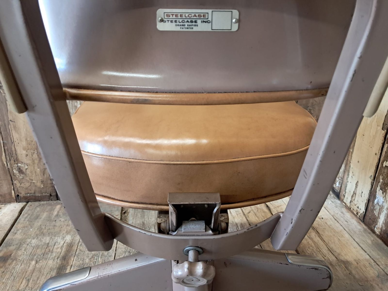 265.0 Mid Century Office Tanker Chair photo