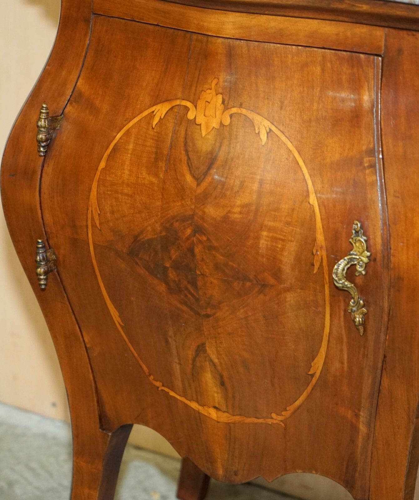 photo furniture Fine Pair Of Antique  1880 Italian Marble Top Bombe Nightstand Side Table Chest