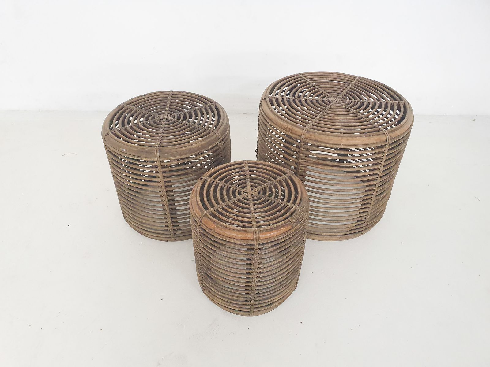 Set Van Drie Manou Manden, Krukken Of Bijzettafels, Toegeschreven Aan Tito Agnoli, Italië, Ca. Jaren 1970 photo furniture