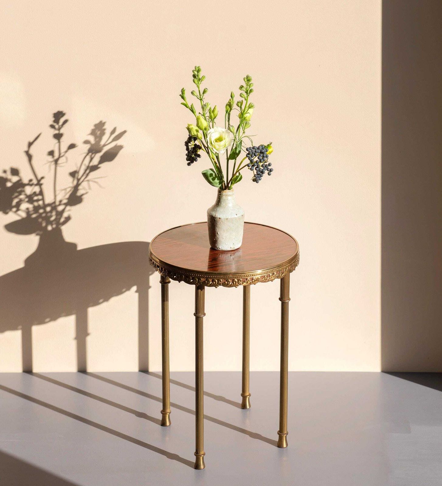 Ronde Bijzettafel Van Messing, Hollywood Regency, Vintage Plantenstandaard, 1950s Design, Mid Century Gouden Kruk photo Meubels