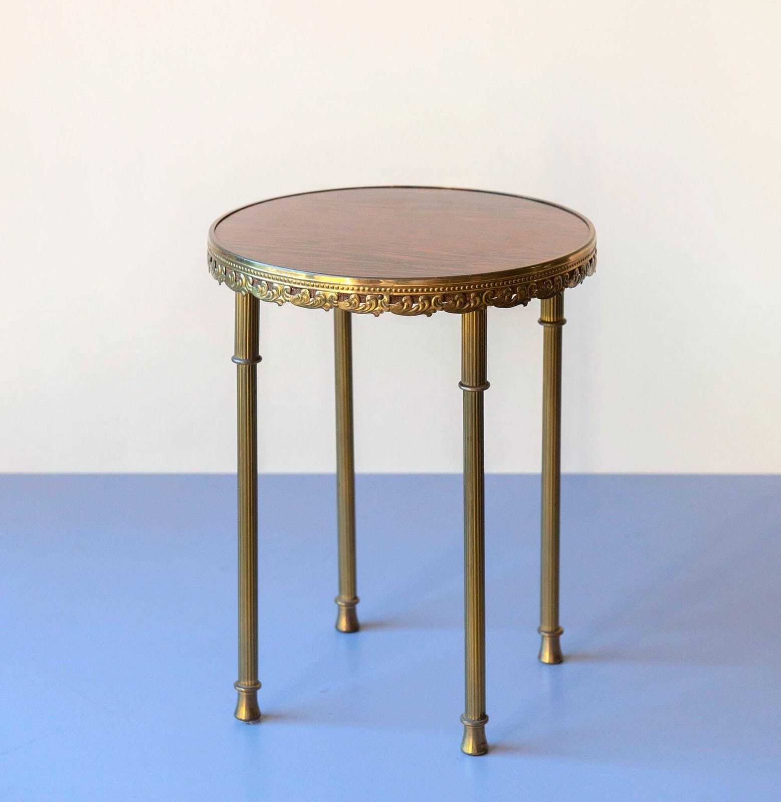photo furniture Brass Round Side Table, Hollywood Regency, Vintage Plant Stand, 1950s Design, Mid Century Golden Stool