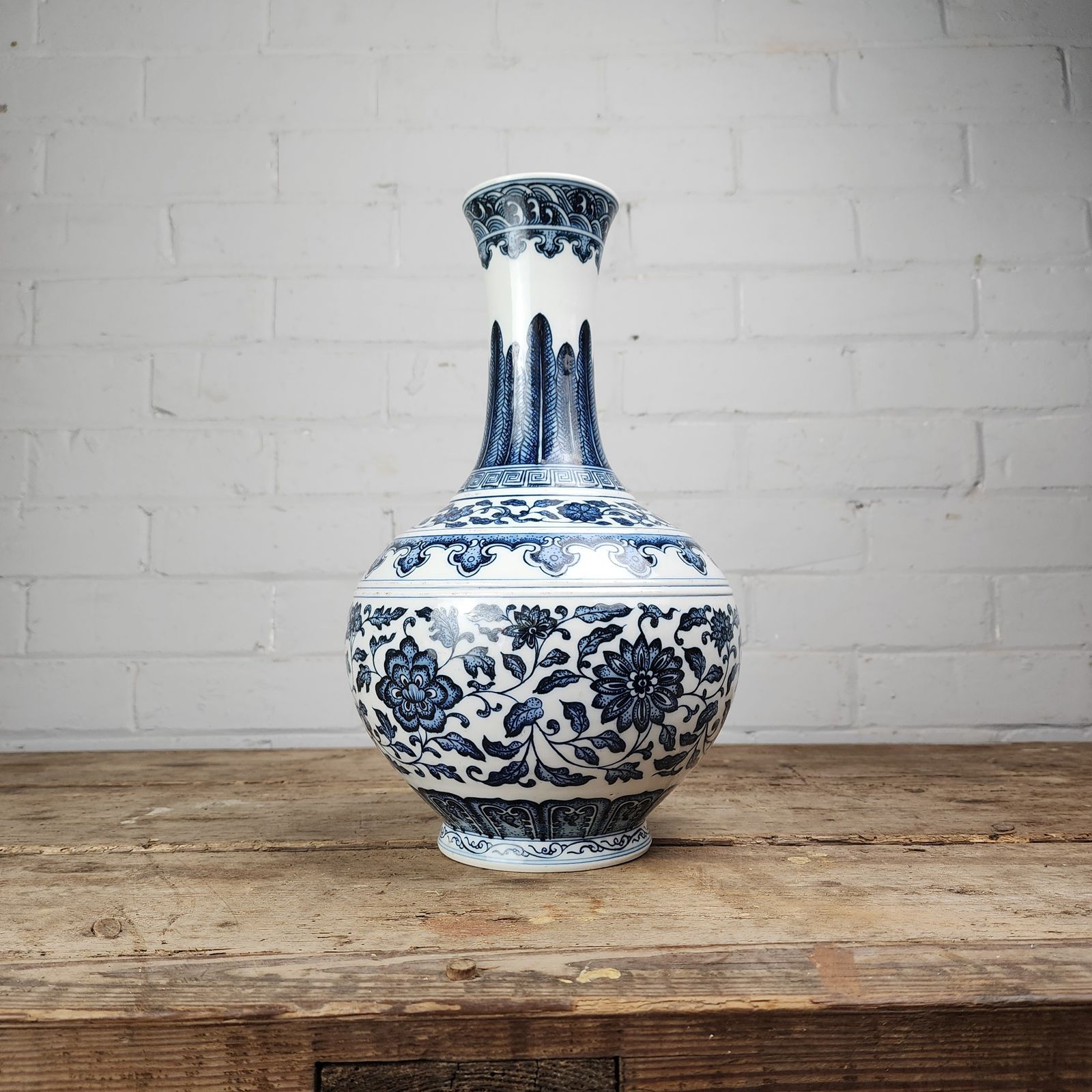 A Blue And White Bottle Vase With Quianlong Seal Mark In Underglaze Blue photo 350.0