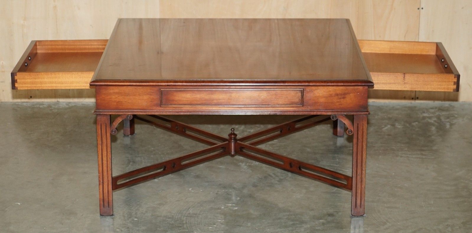 photo vinterior Pair Of Flamed Mahogany Thomas Chippendale Style Huge Side End Or Coffee Tables