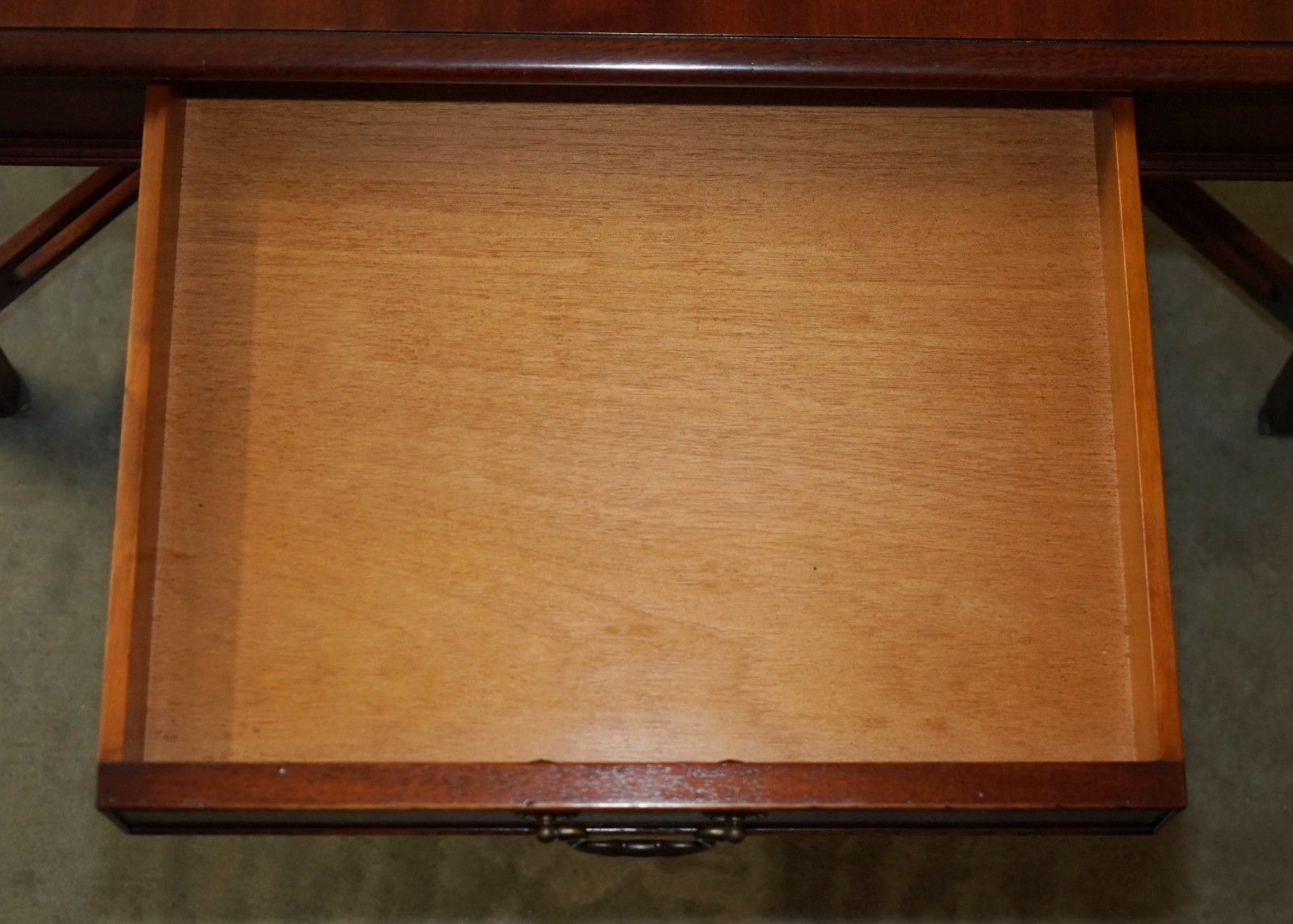 photo vintage Pair Of Flamed Mahogany Thomas Chippendale Style Huge Side End Or Coffee Tables