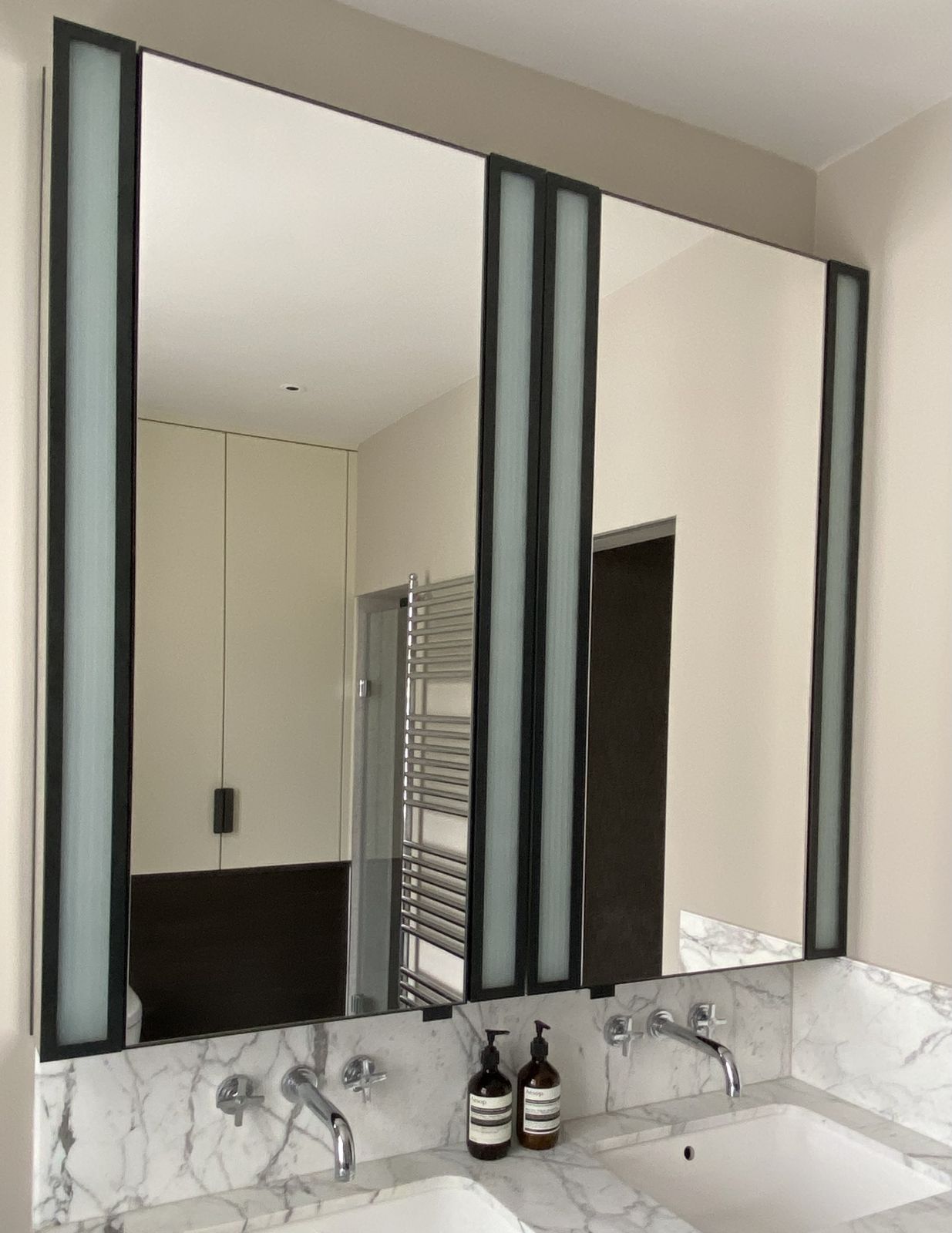Luxury Bathroom Cabinet With Led Lighting And Dark Bronze Detail photo 250.0