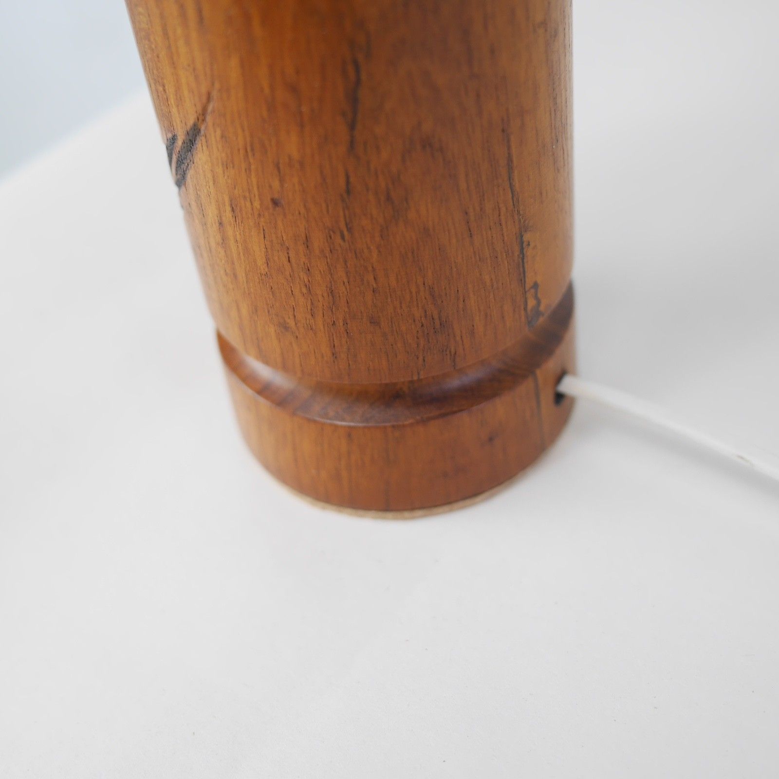 photo furniture Vintage Mid Century Carved Teak Table Lamp Light Danish #102961