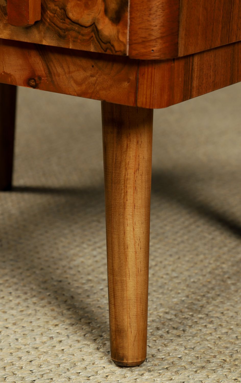 photo vinterior Small English Art Deco Burr Walnut Bedside / Side / Lamp Table With Drawer (Circa 1930)