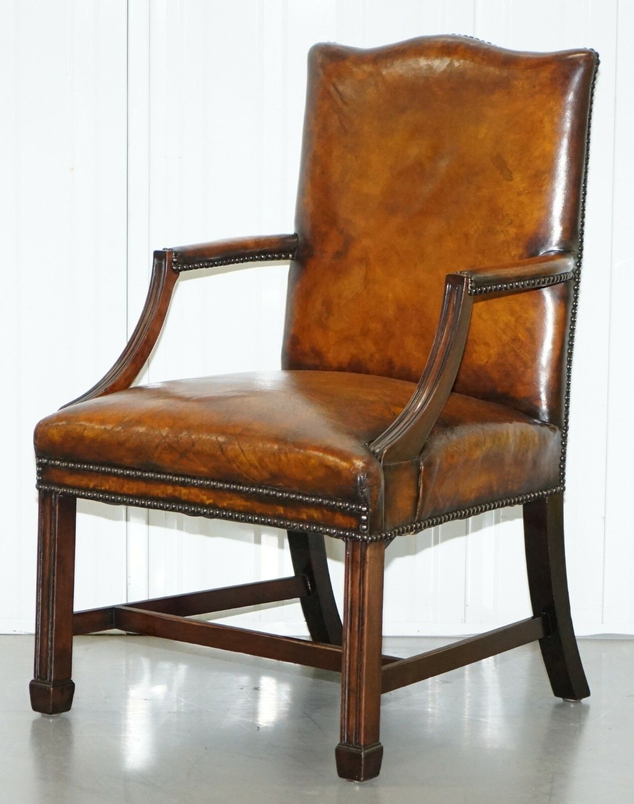 Lovely Early 19th Century Restored Gainsborough Carver Armchair In Brown Leather photo for sale