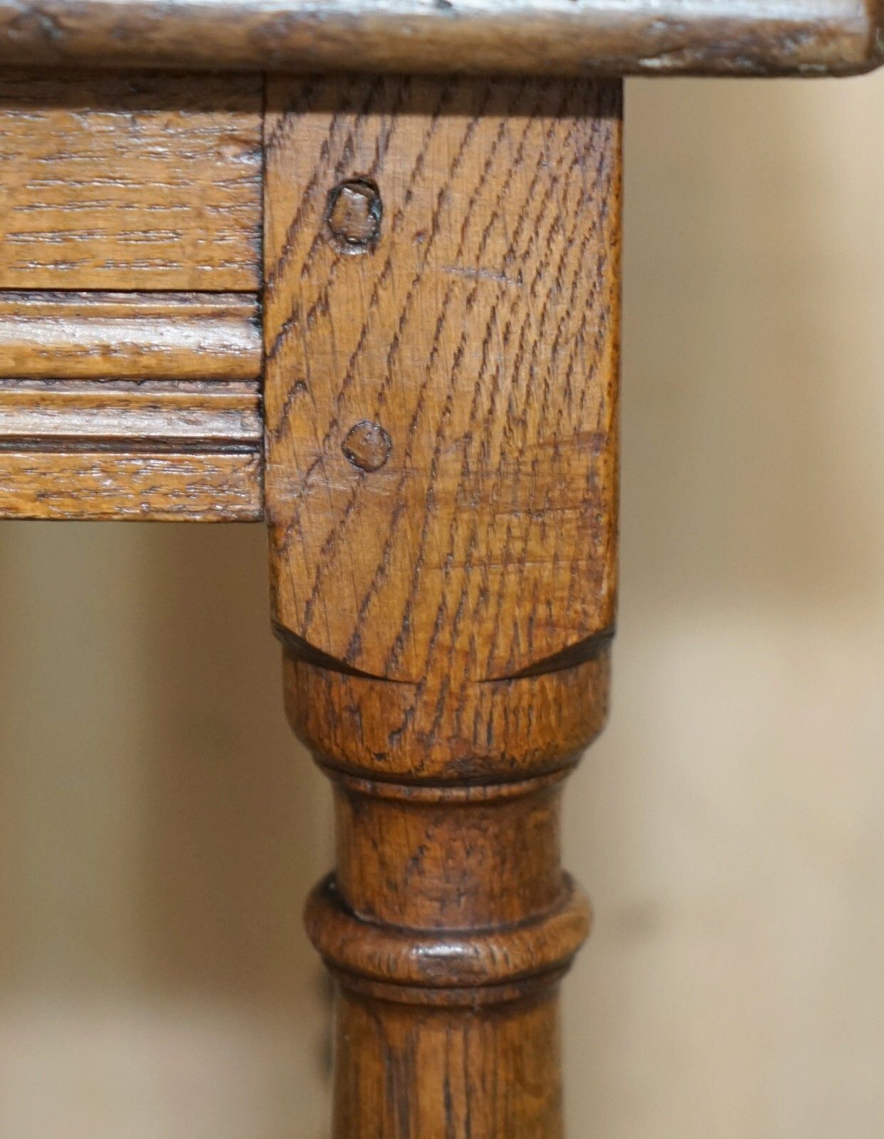 photo furniture Stunning Heavily Burred Oak Antique 18th Century Circa 1780 Jointed Stool Table