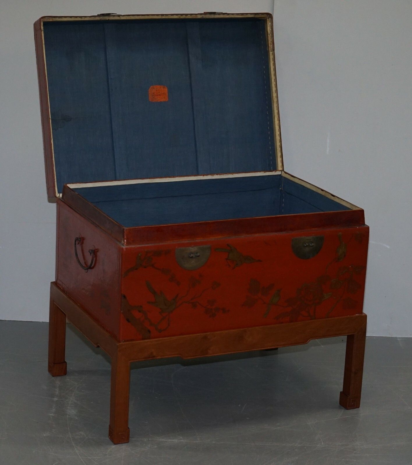photo furniture Vintage Chinese Chinoiserie Hand Painted Luggage Coffee Table Lots Storage Space