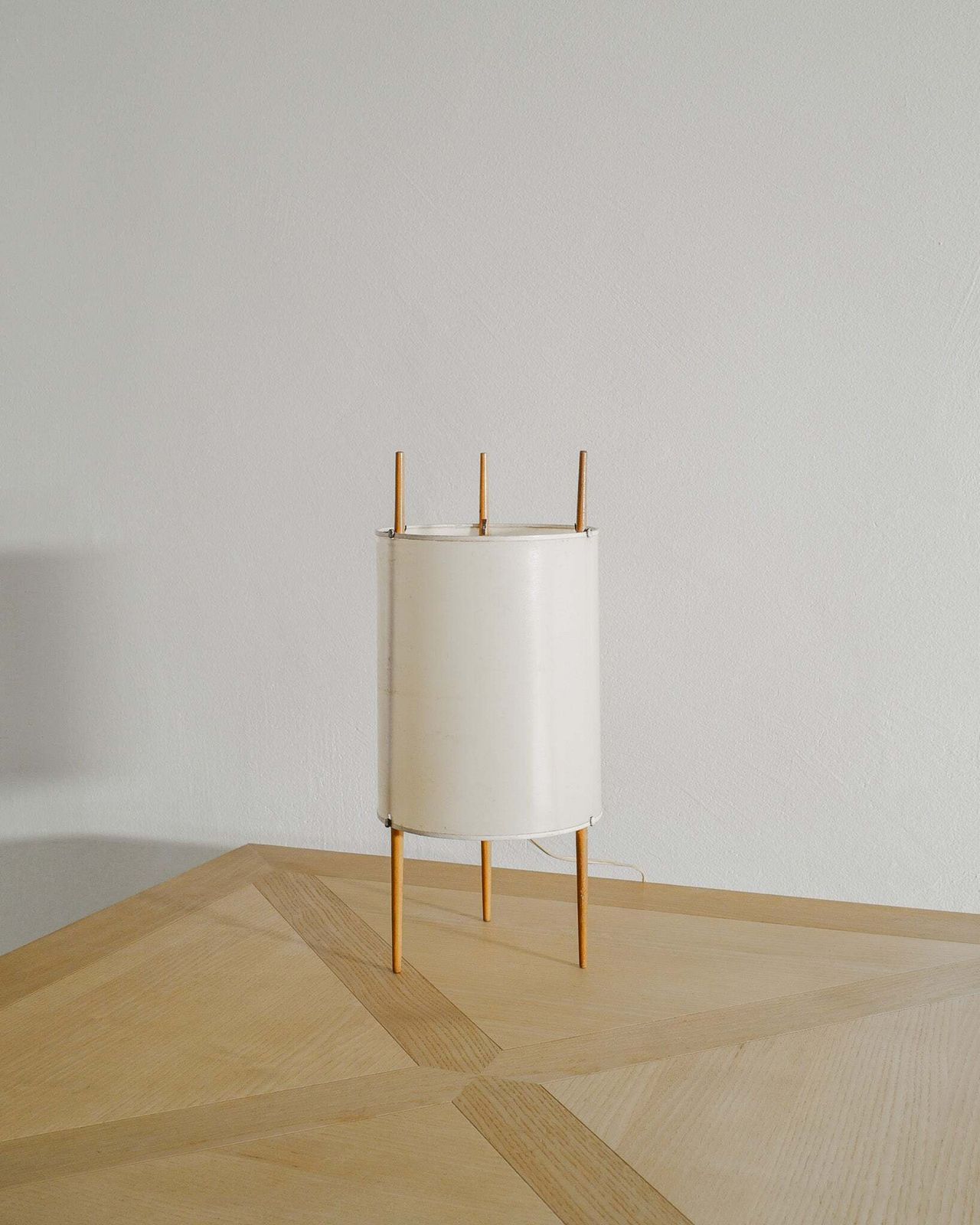Vintage Mid Century "No 9" Table Lamp In Wood & Paper By Isamu Noguchi For Knoll USA, 1940s photo buy