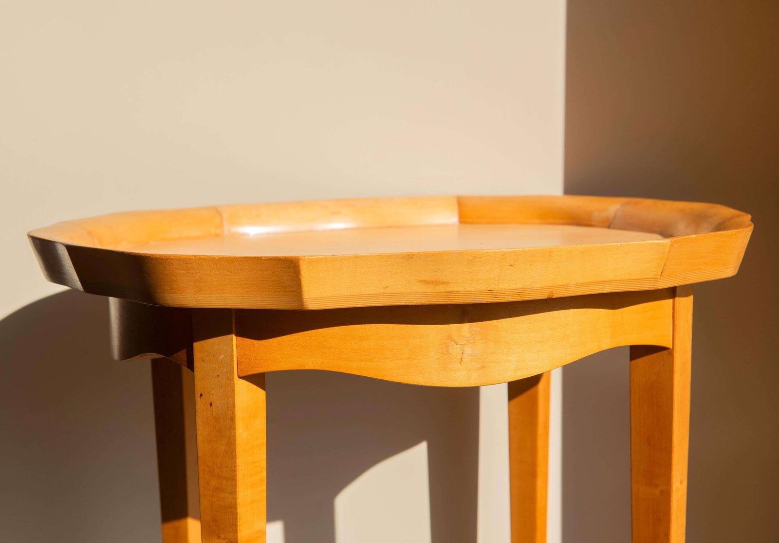 Art Deco Side Table, Antique Coffee Table With Tapered Legs, Scalloped Console Table, Rustic Oval Hall Table, Colonial Home Decor photo vinterior