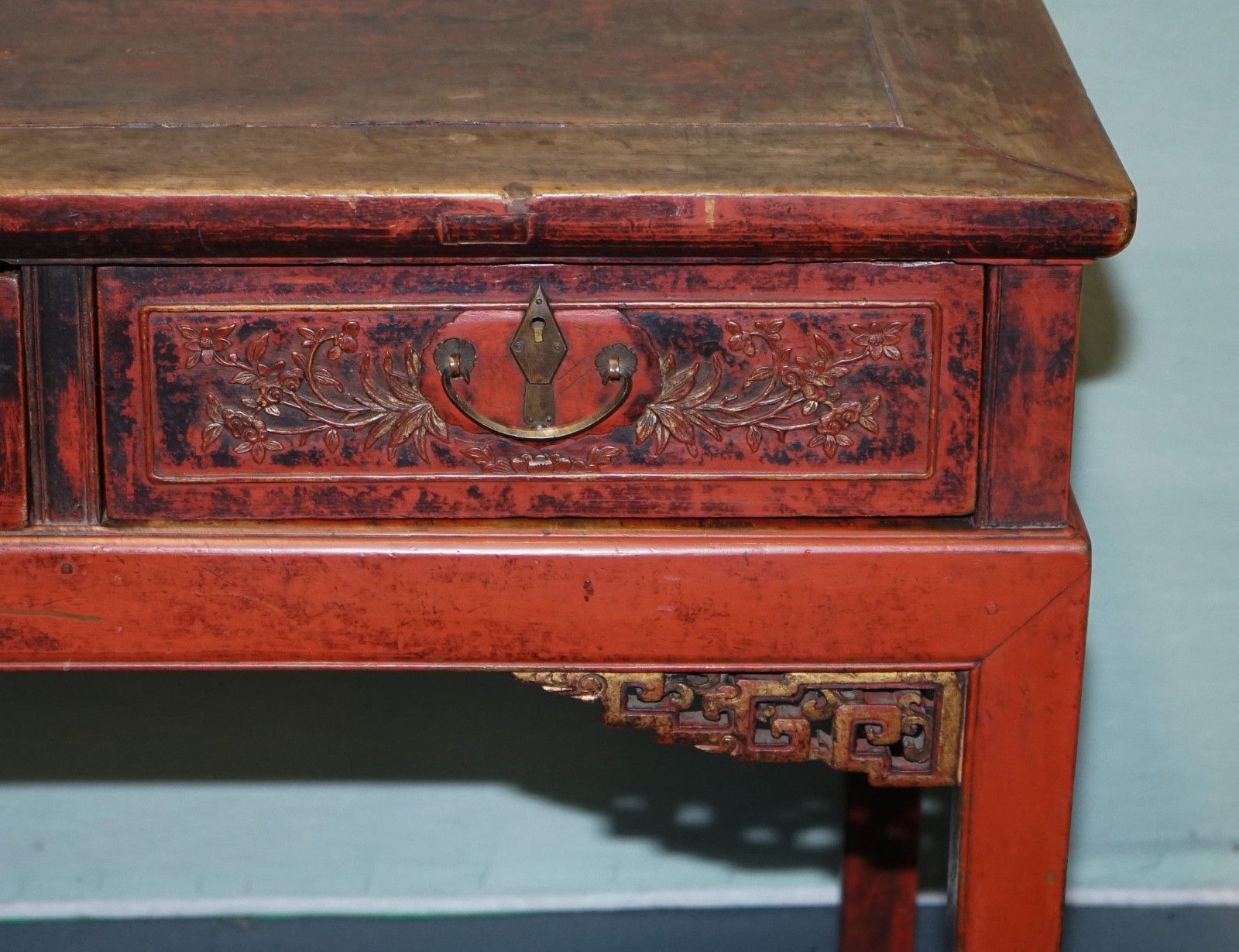 1800 Antique Qing Dynasty Lacquered Oriental Chinese Console Table Carved Floral photo vinterior
