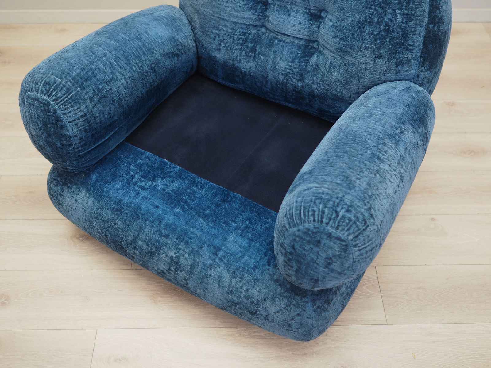 1689.0 Blue Armchair, Italian Design, 1970s, Production: Italy photo