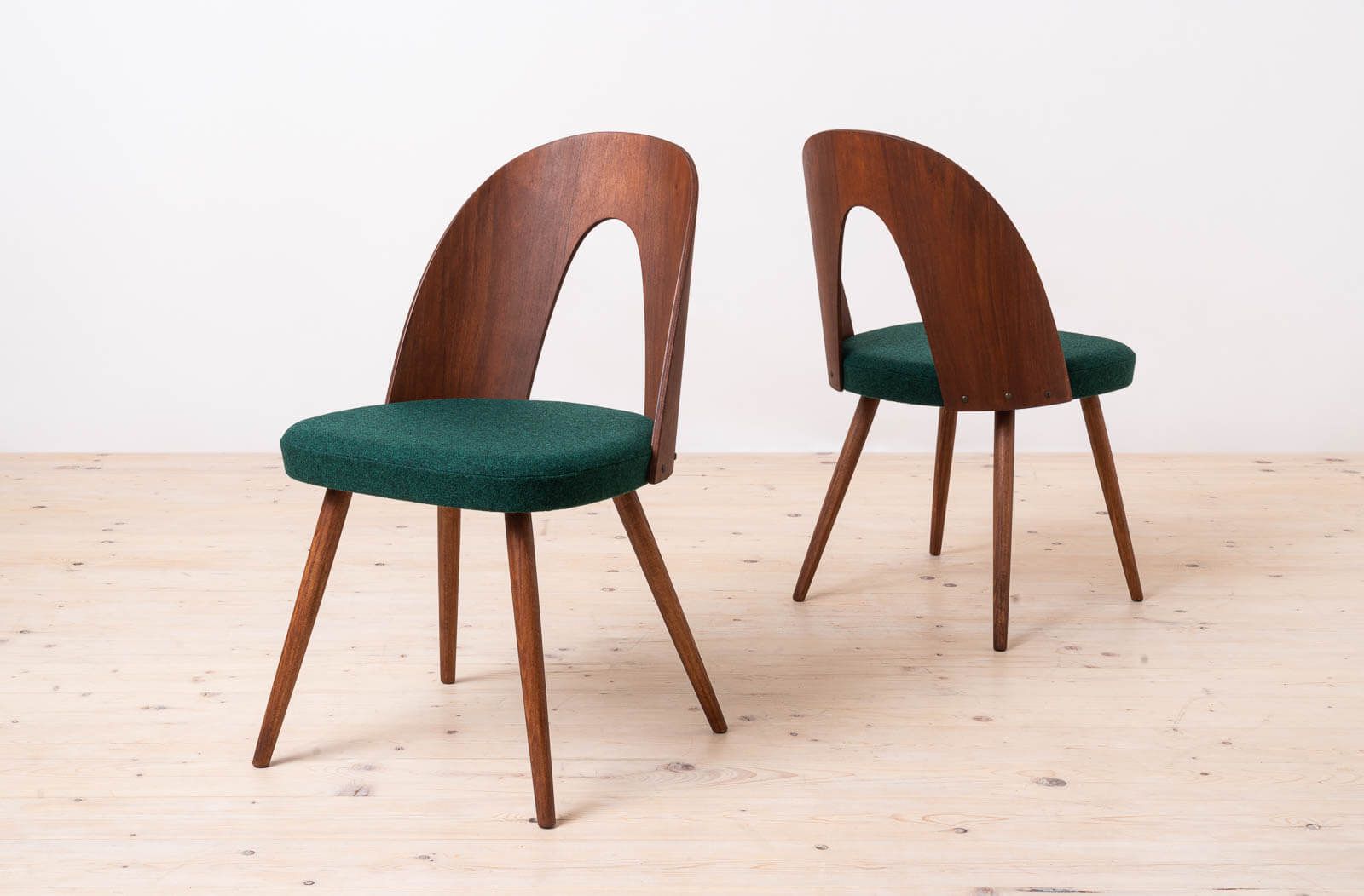 Set Of 10 Mid Century Dining Chairs By A. šuman, 1960s, Customizable Upholstery Available photo vinterior