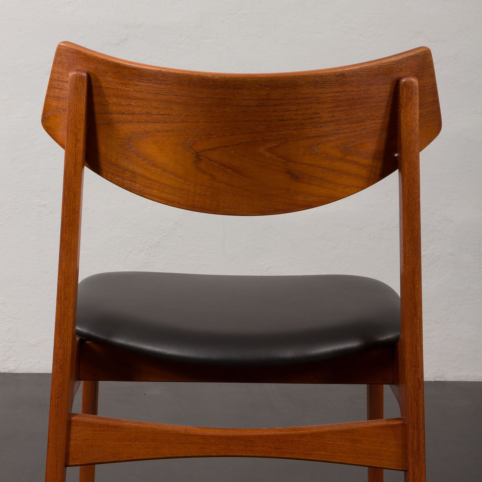 Teak Mid Century Chair By Funder Schmidt & Madsen In Black Aniline Leather, Denmark 1960s photo vintage