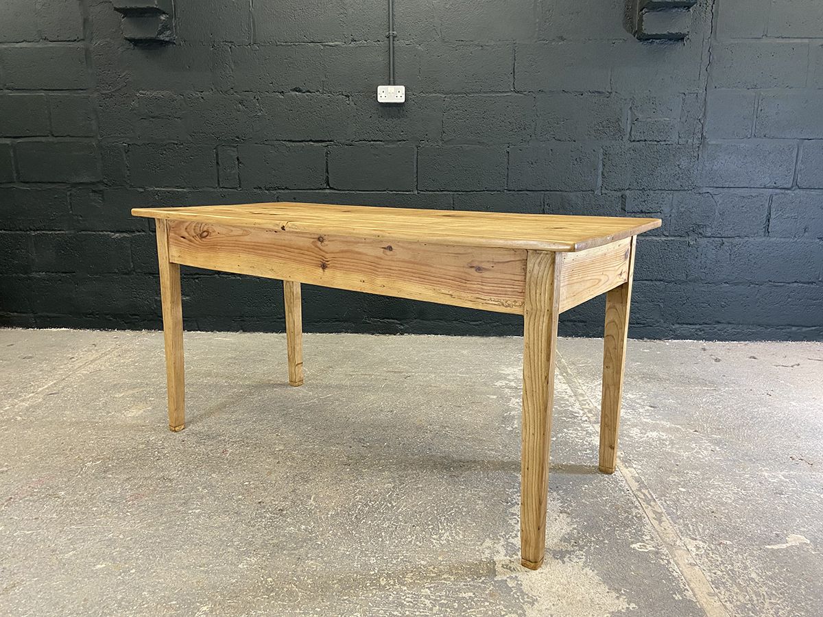 photo vintage French Antique Farmhouse Pine Kitchen Dining Table