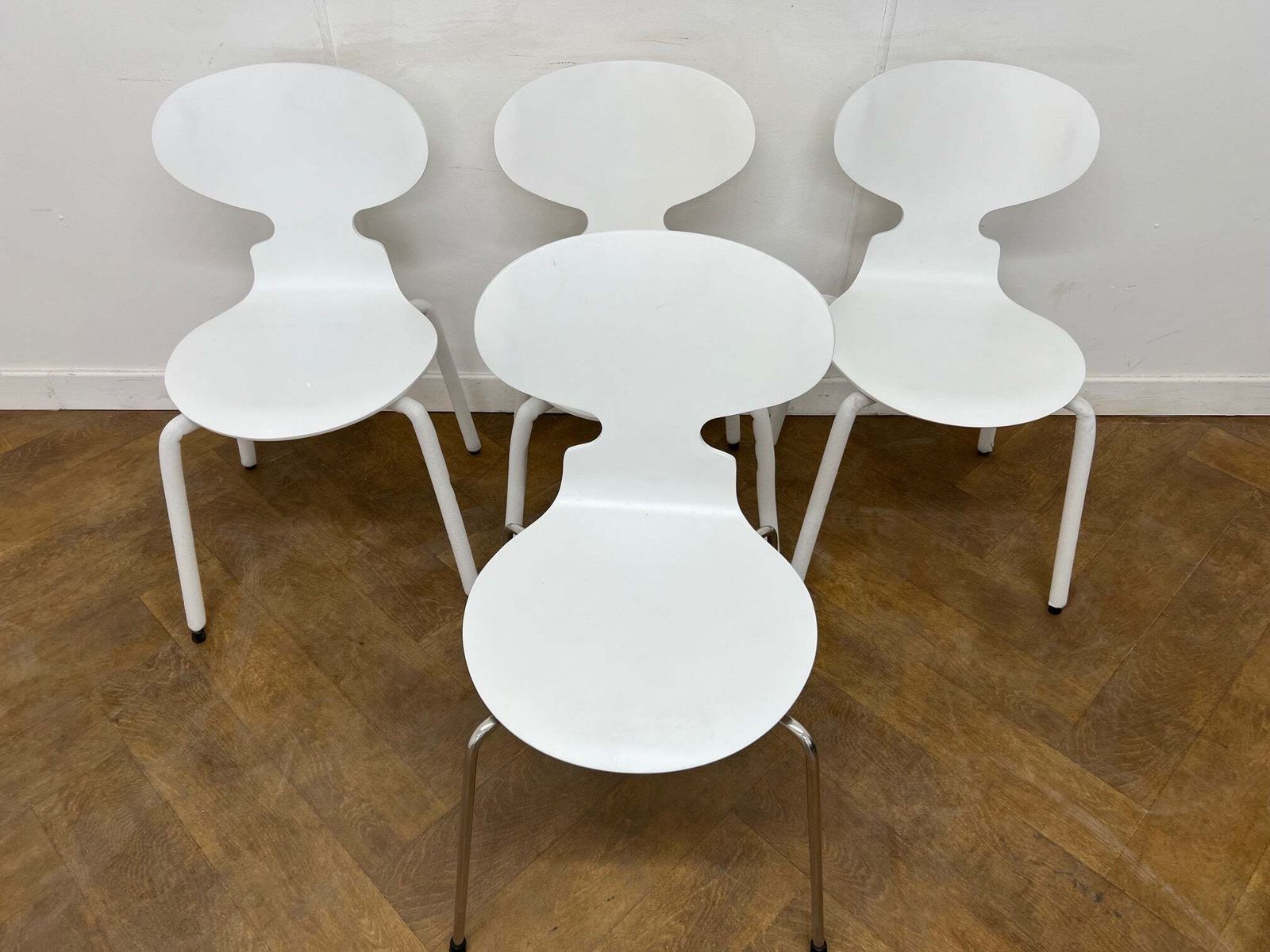 A Set Of 4 Replica Arne Jacobsen By Fritz Hansen "Ant Chairs 3101" In White photo for sale