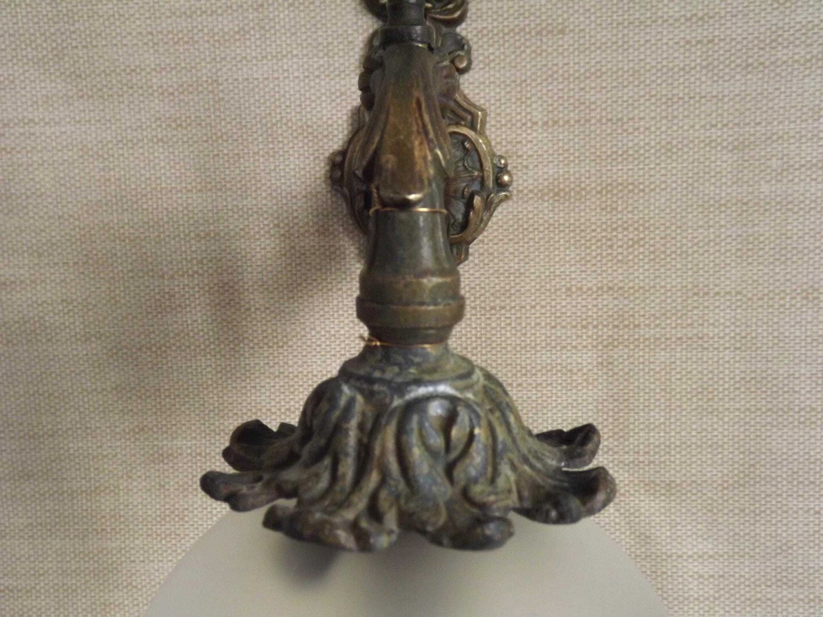 Geëlektrificeerde Franse Antieke Messing Gaswandlamp Met Bedrukt Glazen Kap – Victorian Stijl Verlichting | Franse Antieke Lamp | Antieke Wandlamp photo vinterior