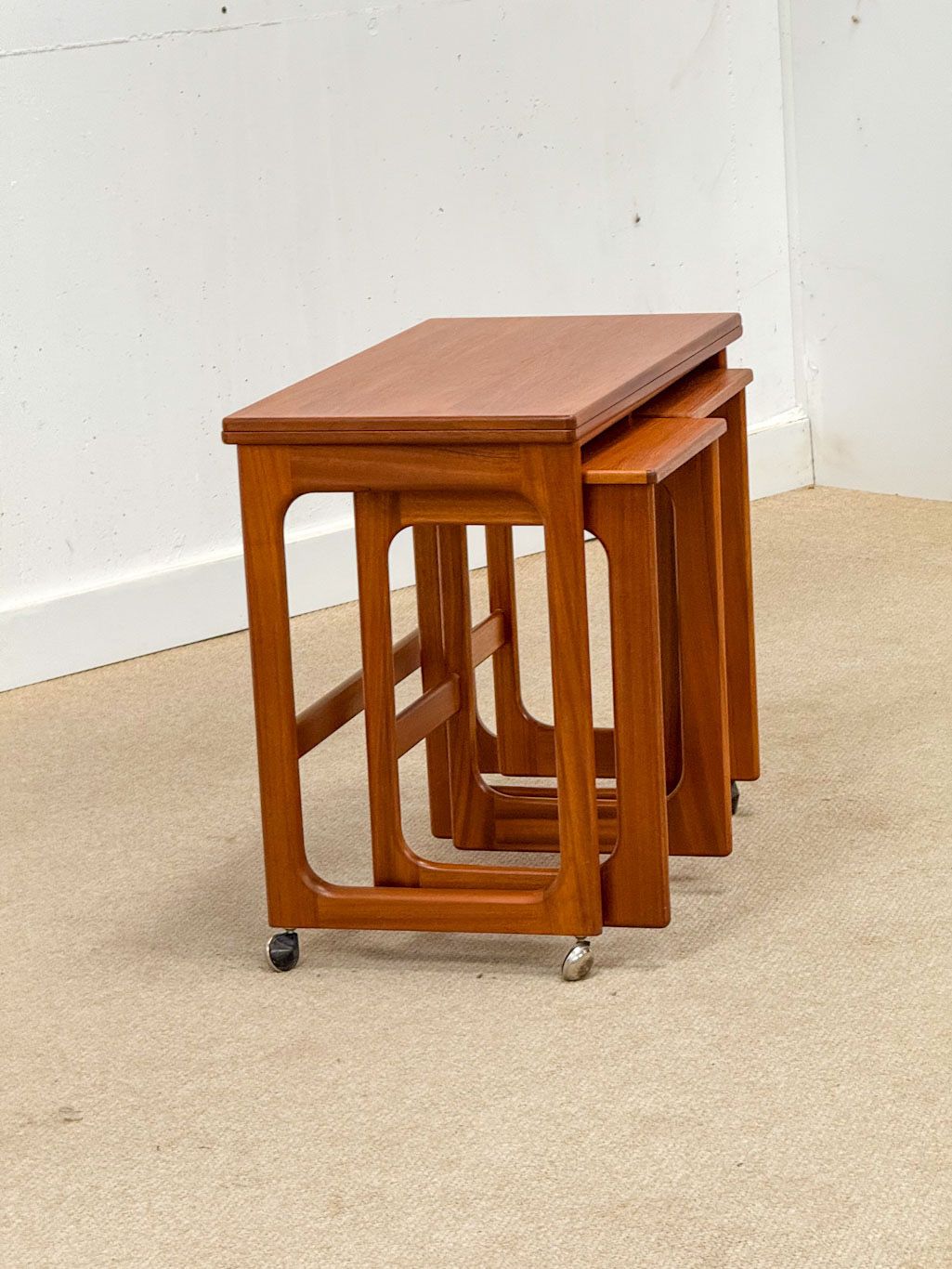Metamorphosis Nesting Tables By McIntosh. photo vinterior