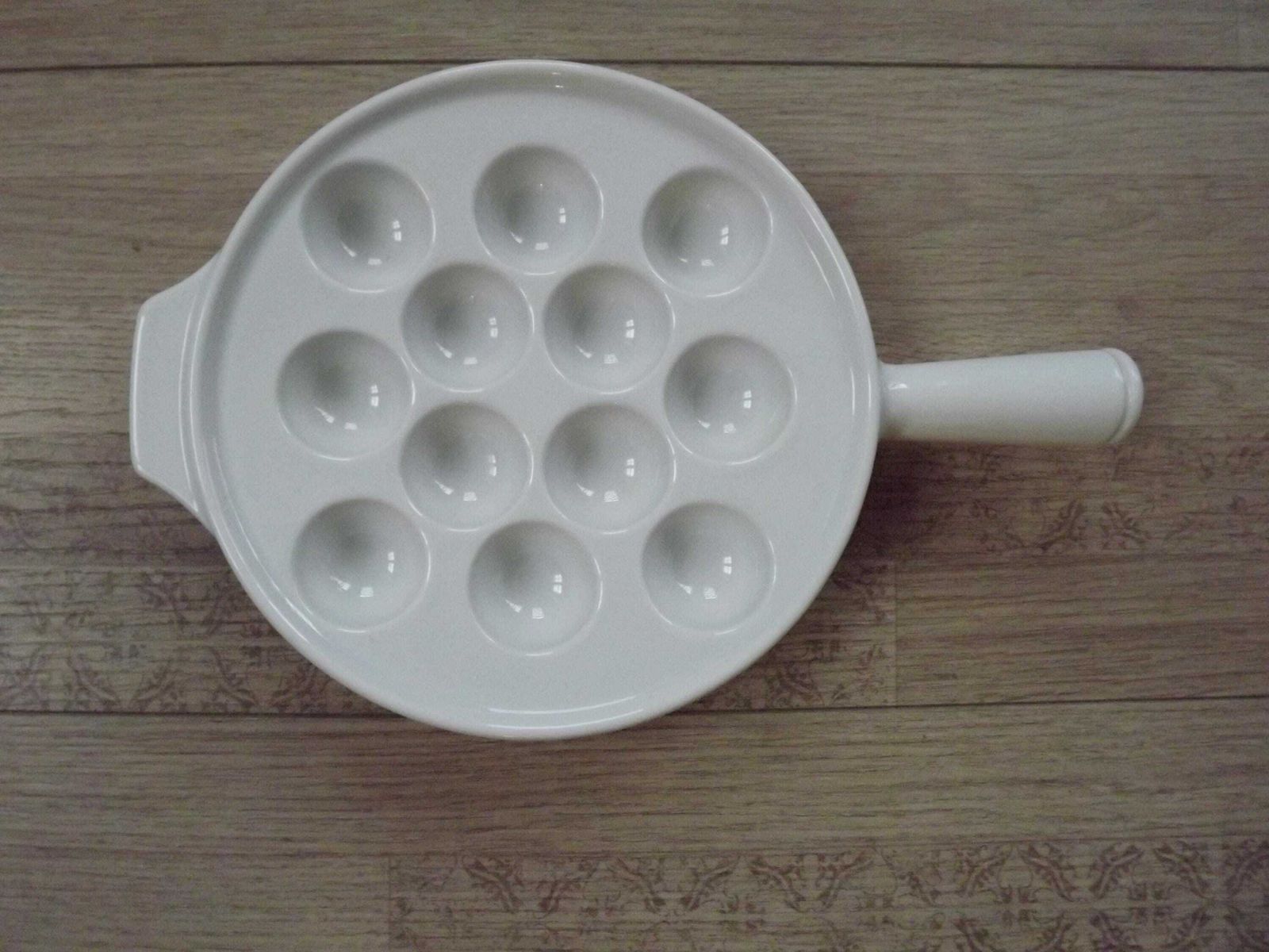 Set Of 6 White 12 Well Escargot Pots With Carry Handles By Pillivuyt France   French Cookware. 12 Well Snail Pots; White Porcelain Snail Pot photo vinterior