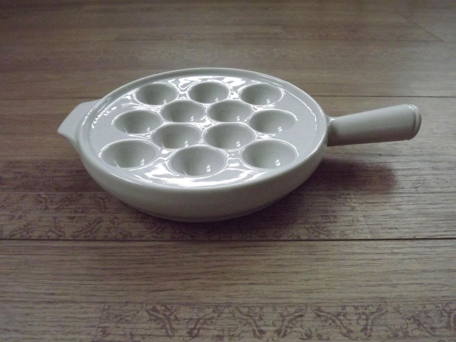 Set Of 6 White 12 Well Escargot Pots With Carry Handles By Pillivuyt France   French Cookware. 12 Well Snail Pots; White Porcelain Snail Pot photo buy