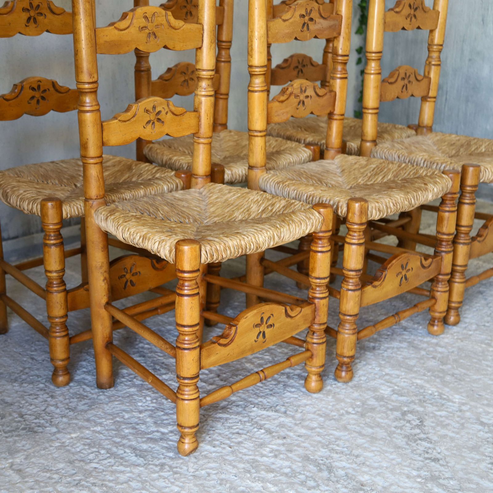Set Of 6 Spanish Country Style Carved Ladder Back Dining Chairs photo 1195.0