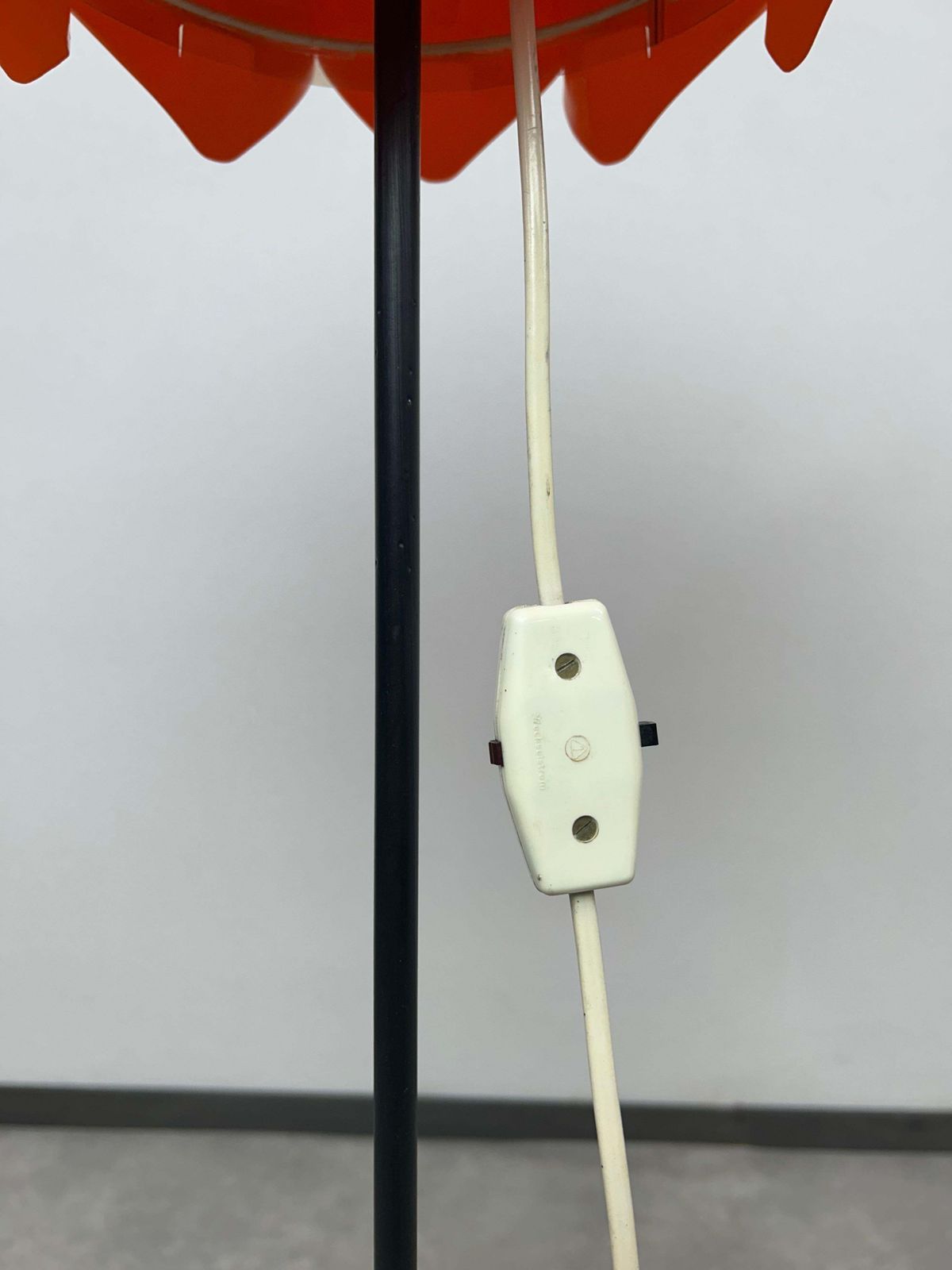 Orange Floor Lamp By Milanda Havlova   Vest Leuchten photo vinterior