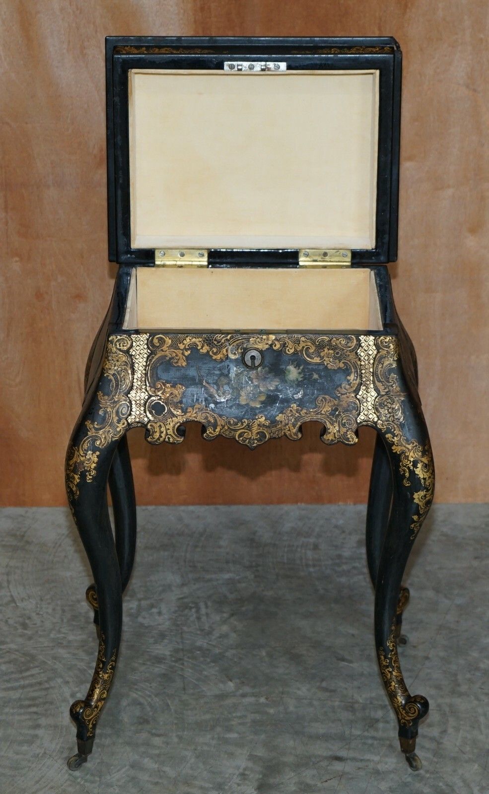 Furniture Georgian Antique Circa 1800 George III Chinese Lacquer & Gold Gilt Work Table photo