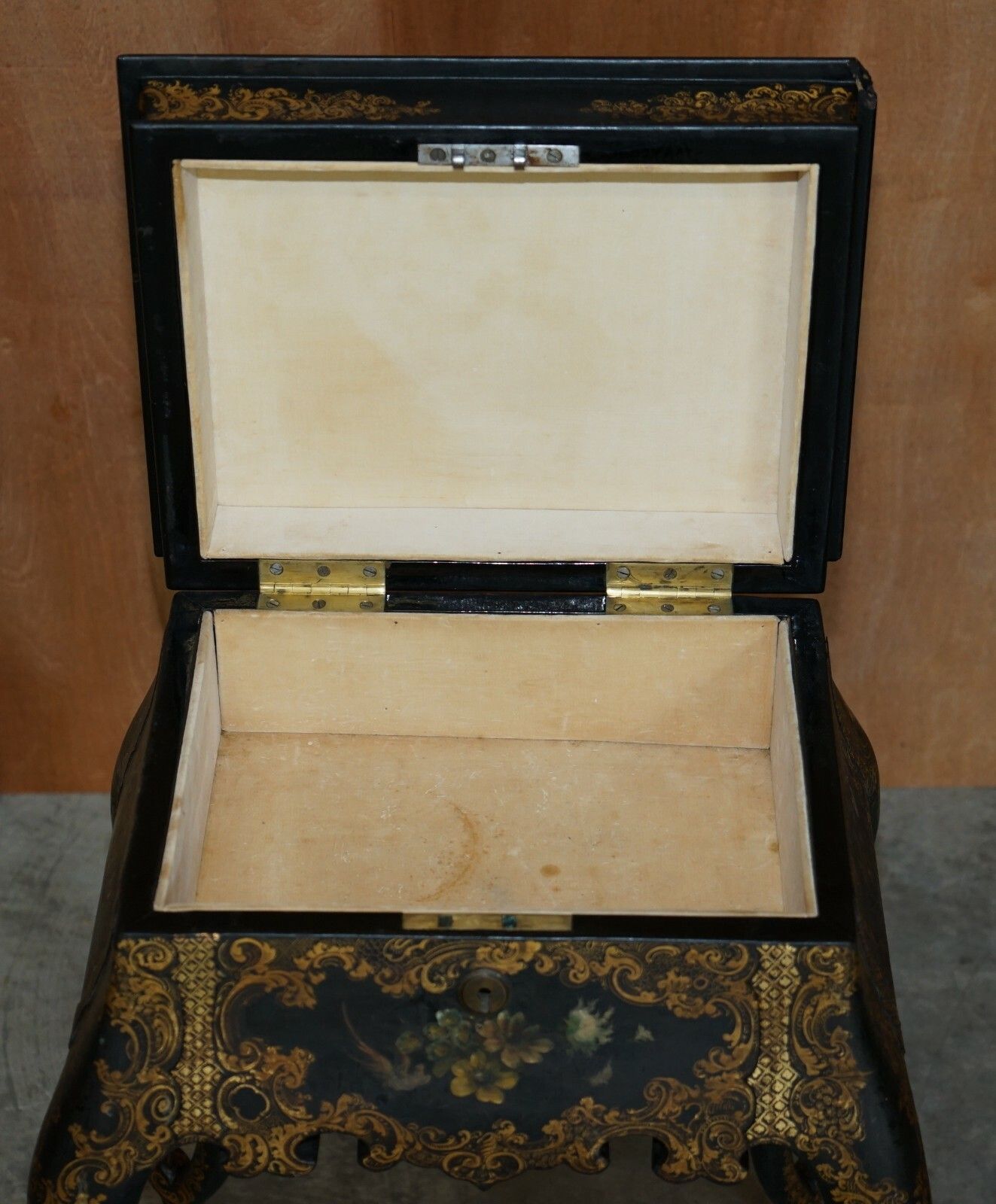1850.0 Georgian Antique Circa 1800 George III Chinese Lacquer & Gold Gilt Work Table photo
