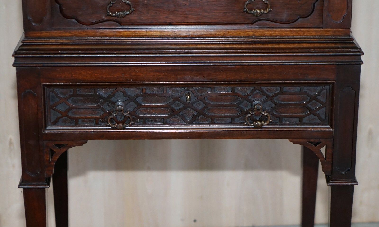 Maple & Co Thomas Chippendale Careved Victorian Mahogany Cutlery Side End Table photo vinterior