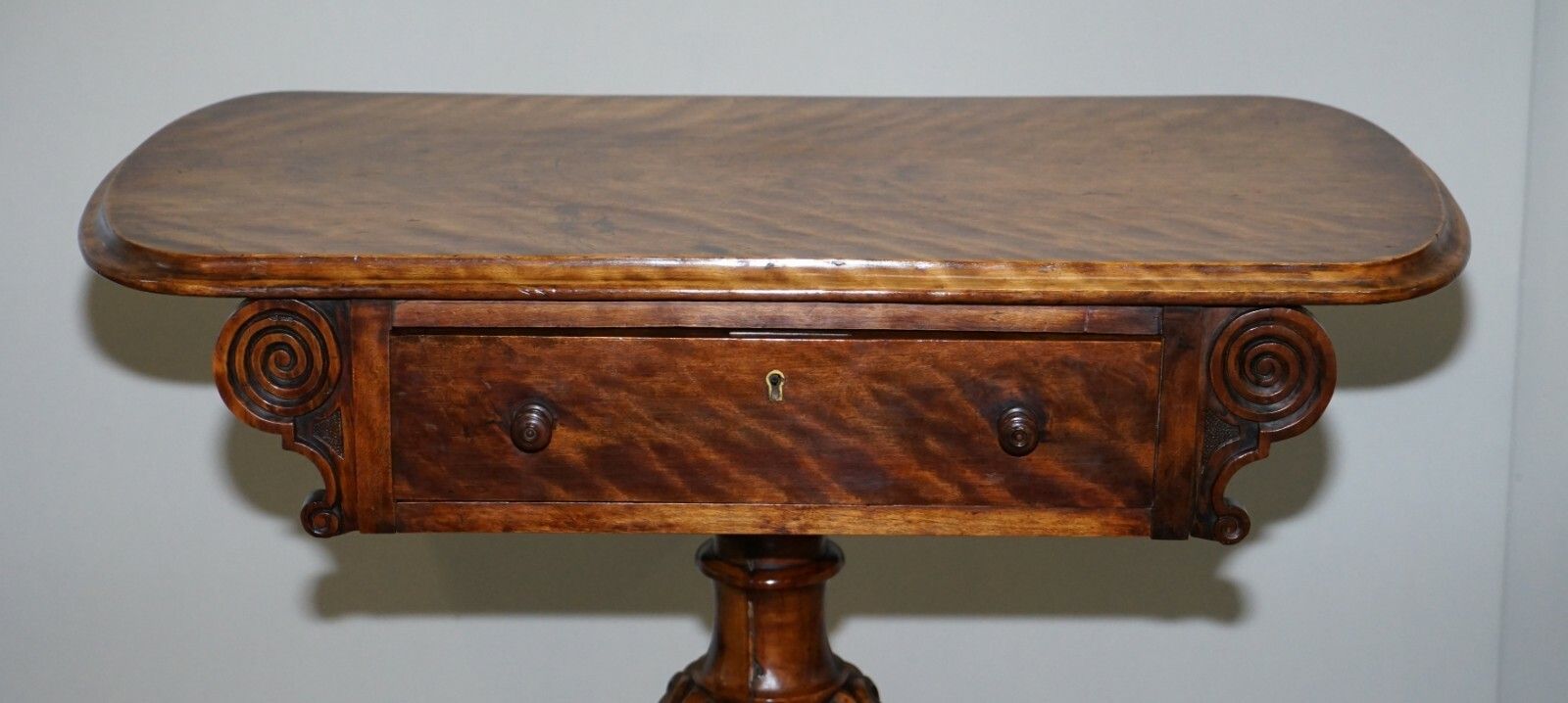 Sublime Early Victorian Walnut Side Occasional Table Ornately Carved Base & Legs photo buy