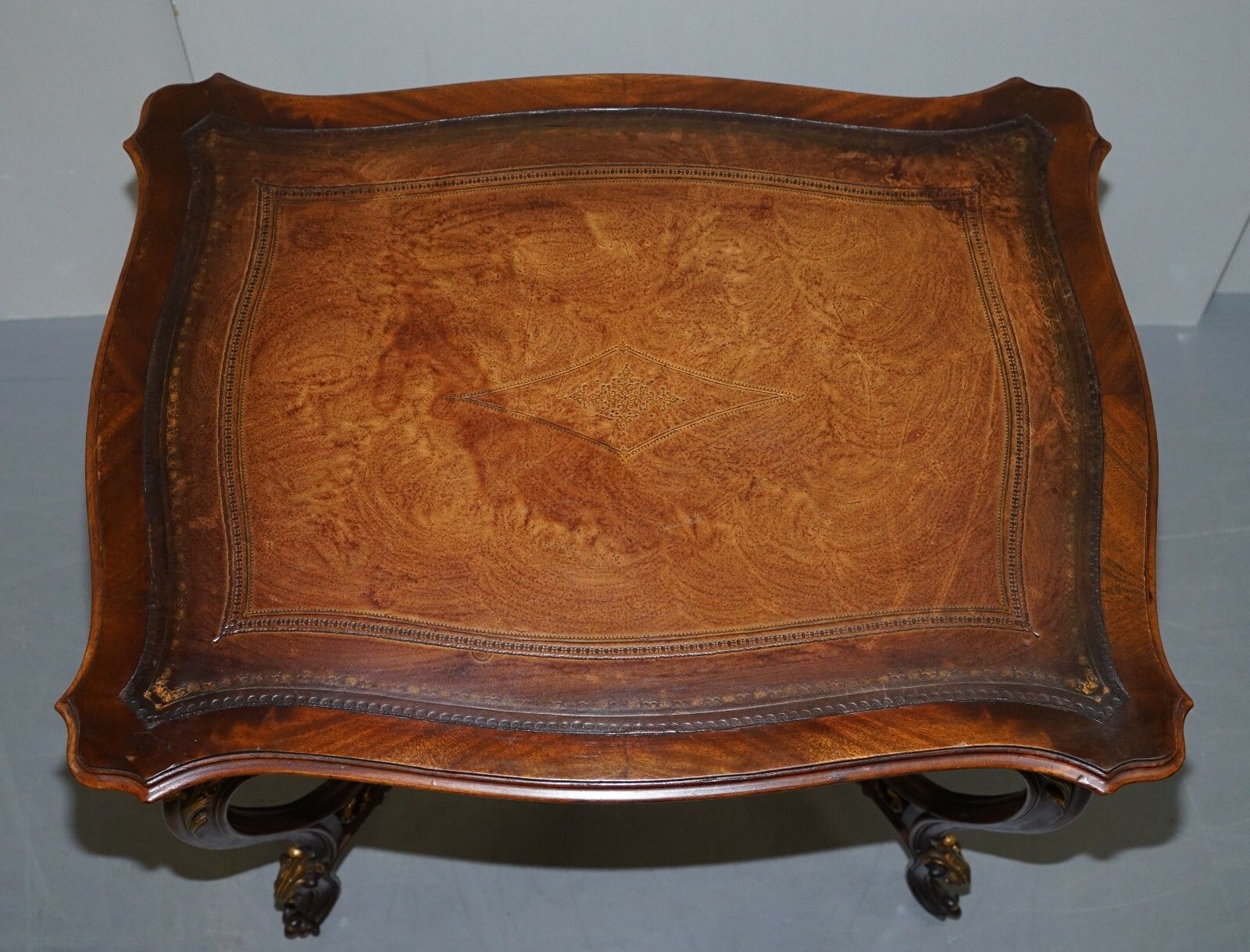 Lovely Circa 1900 Late Victorian French Pine Brown Leather Gold Gilt Desk Table photo for sale