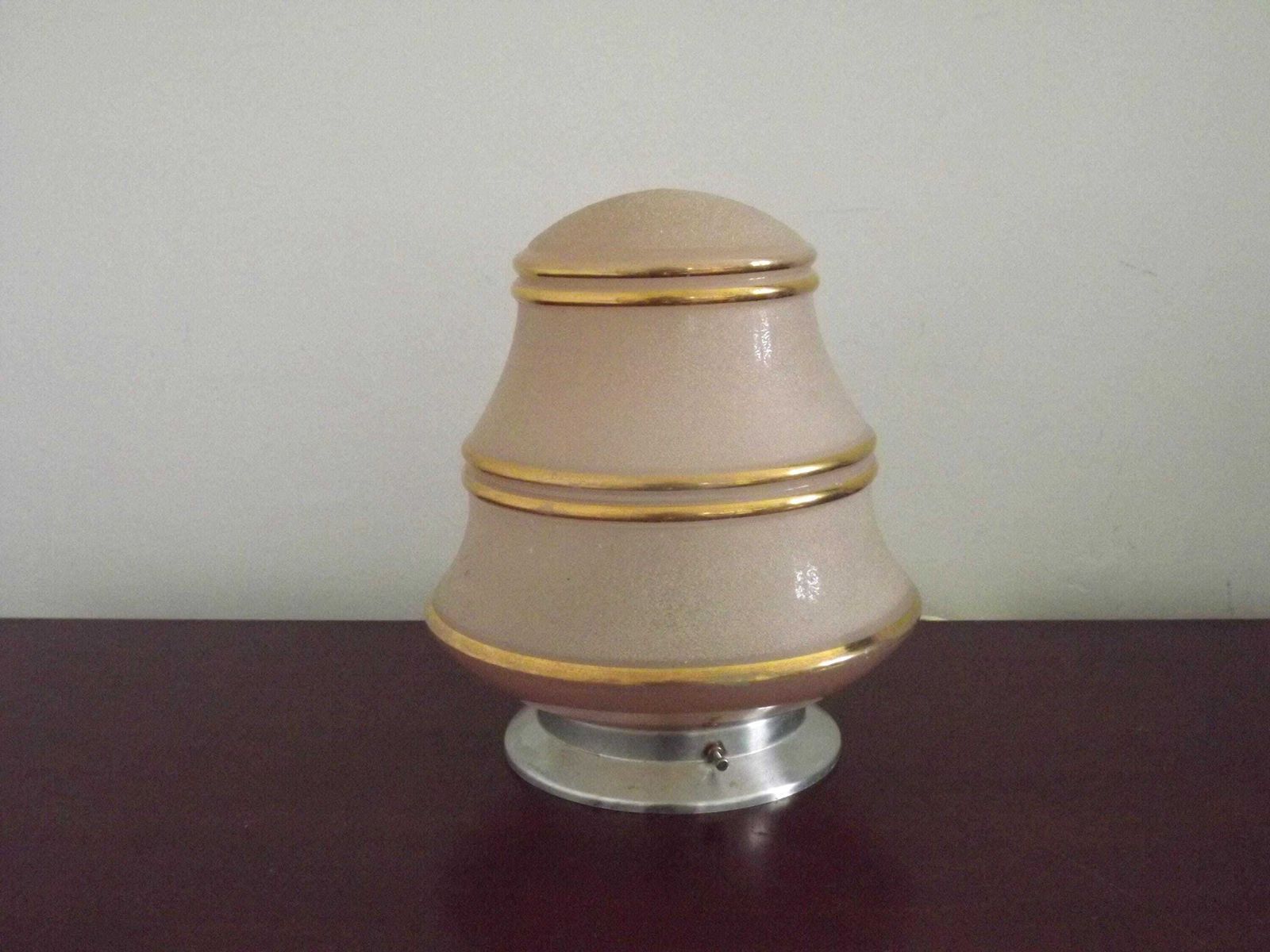Roze & Gouden Art Deco Glazen Kap Plafondlamp Met Zilveren Fitting – Frans Vintage Verlichtingsstuk. Franse Art Deco Hanglamp Met Stekker. photo for sale