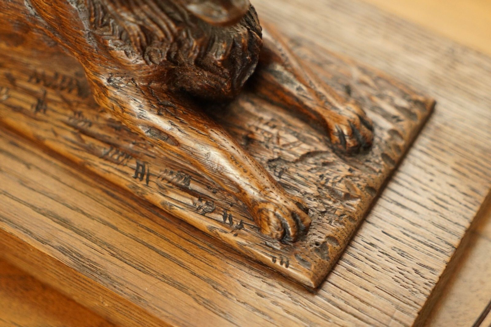 photo furniture Stunning Antique Circa 1860 Hand Carved English Oak Recumbent Lion Statue