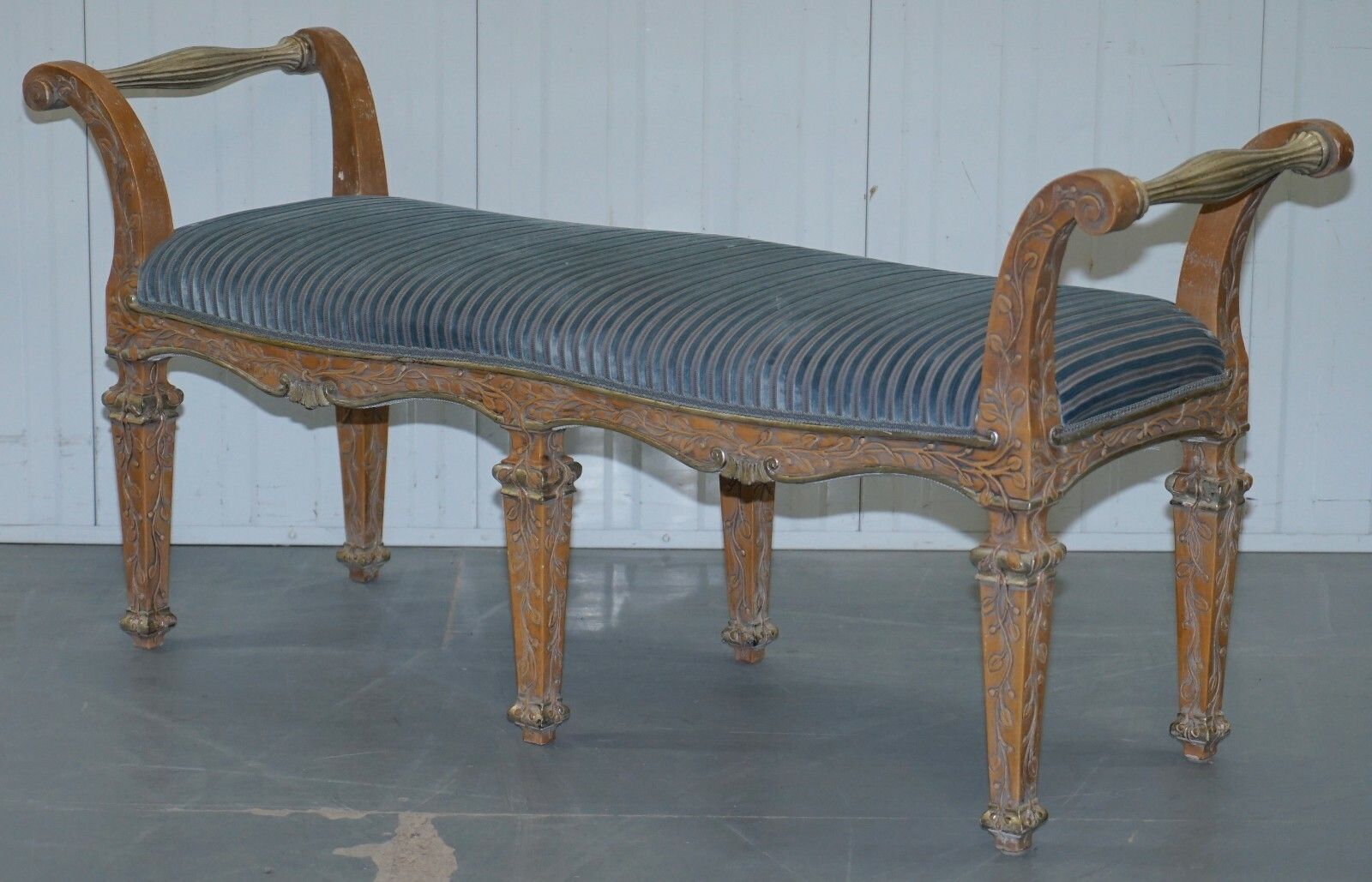 Lovely 18th Century Style Polychrome Painted Window Seat Ornate Floral Carvings photo for sale