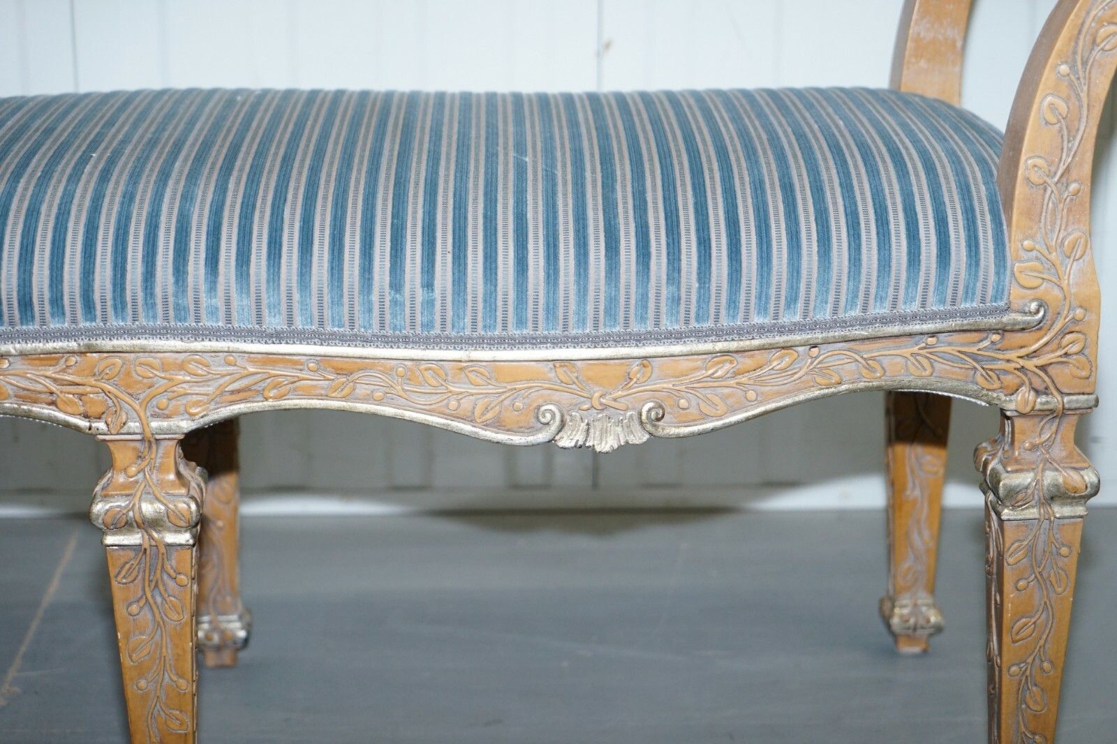 Lovely 18th Century Style Polychrome Painted Window Seat Ornate Floral Carvings photo vintage