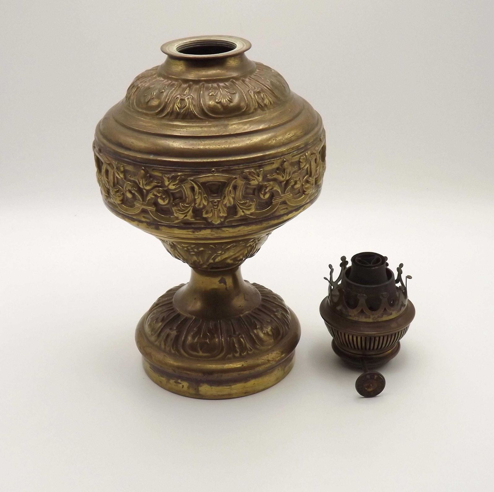 Antique L&B Brevette Brass Oil Lantern Base – Late 1800s – For Restoration   Brass Oil Lantern Base. Antique Oil Lantern Base. Restoration.