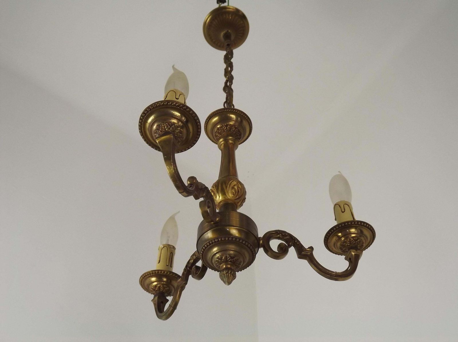 Franse Brons Mid Century Kroonluchter Met 3 Lichten, Traditionele Stijl