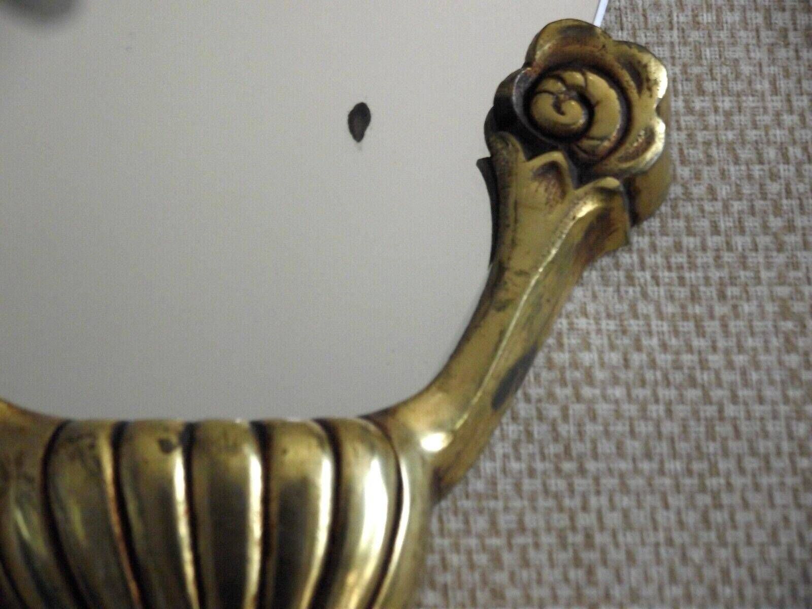 photo for sale Paire d'appliques murales Art déco françaises en laiton et miroir - Luminaires d'époque à double bras.   Luminaires d'époque français.Plaques de fond en miroir
