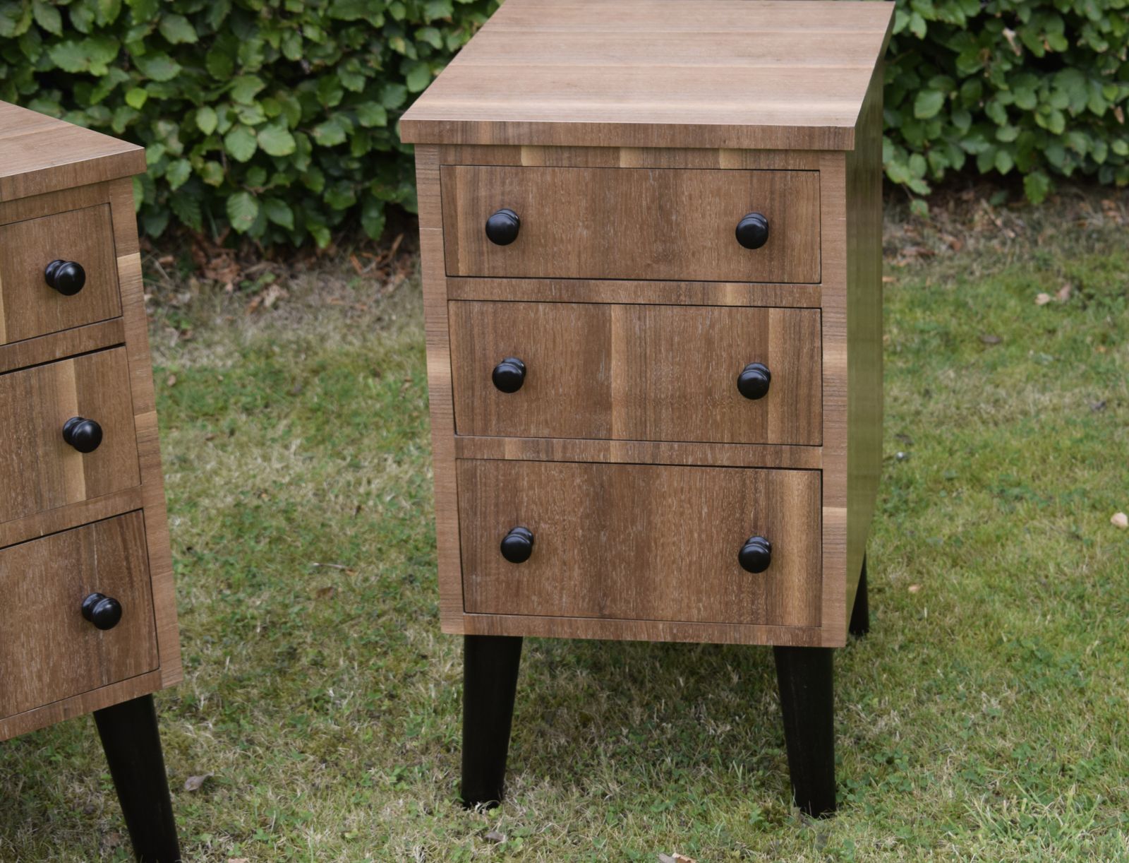 photo vinterior Pair Of Art Deco Walnut Bedside Chests