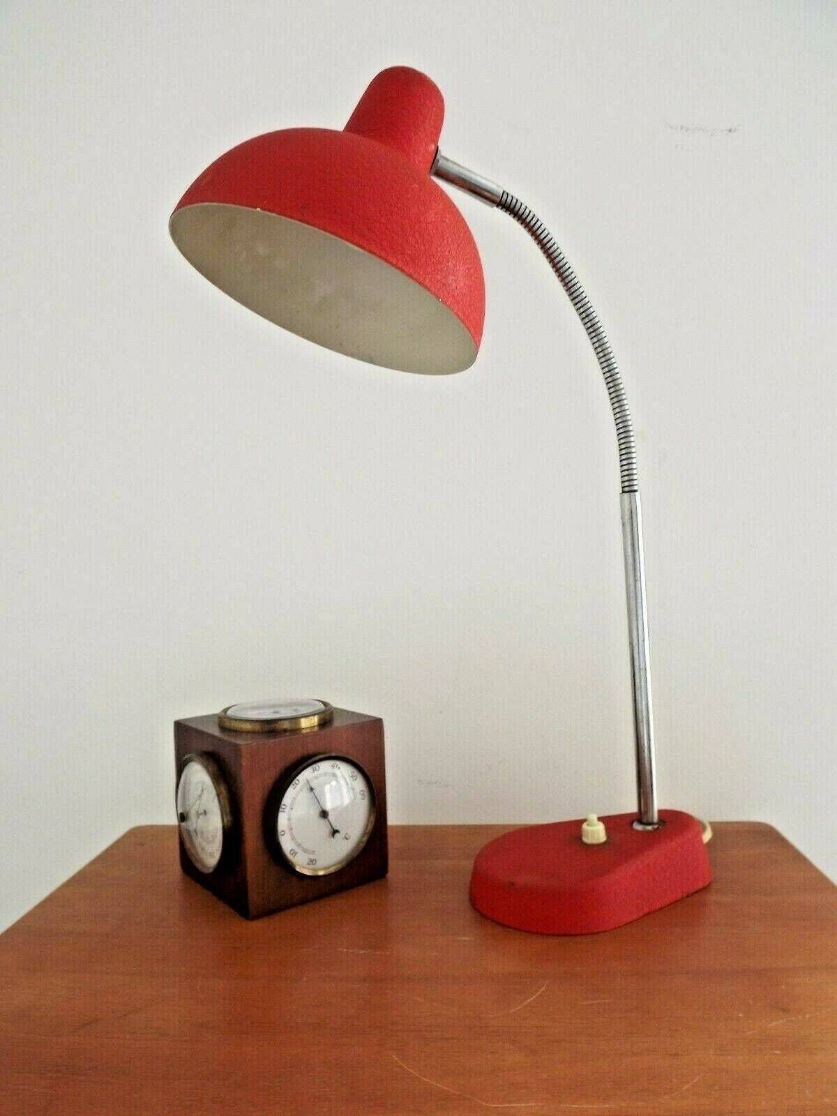 Lampe de table vintage Aluminor Nice en métal rouge et argent, col de cygne, France