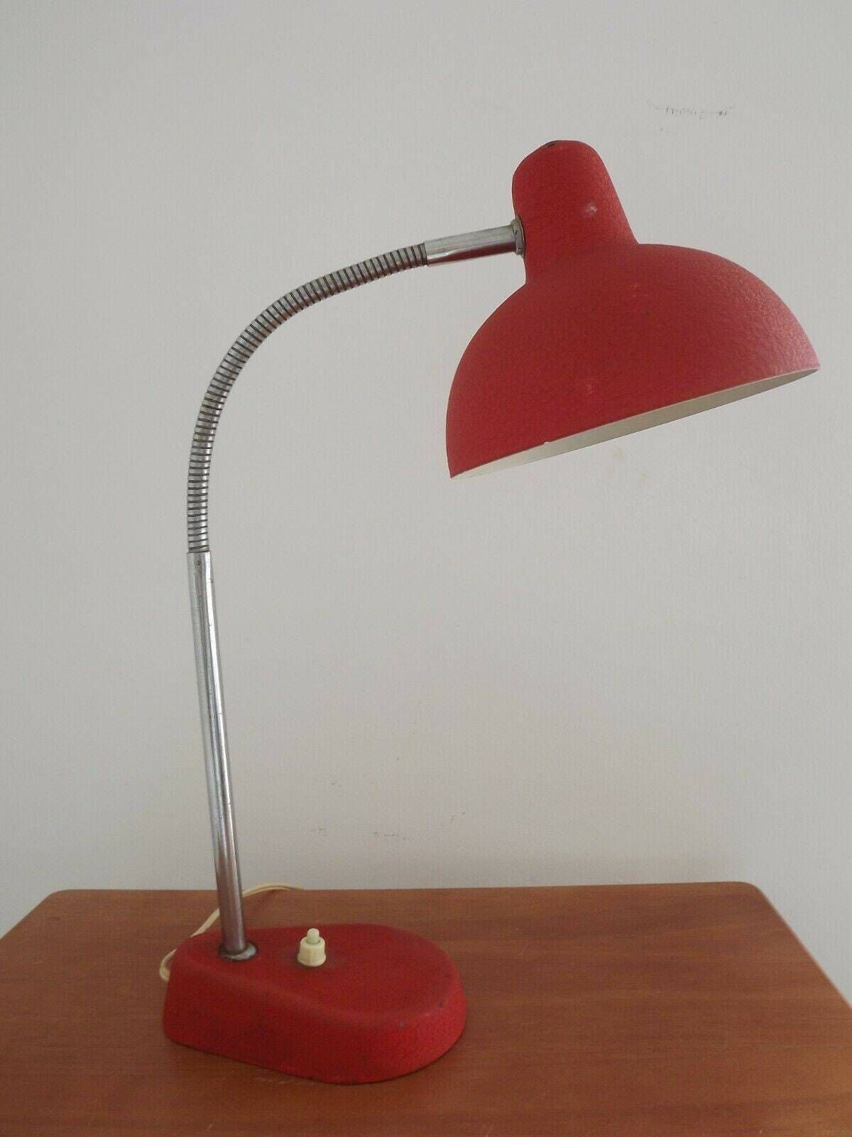 Lampe de table vintage Aluminor Nice en métal rouge et argent, col de cygne, France photo for sale