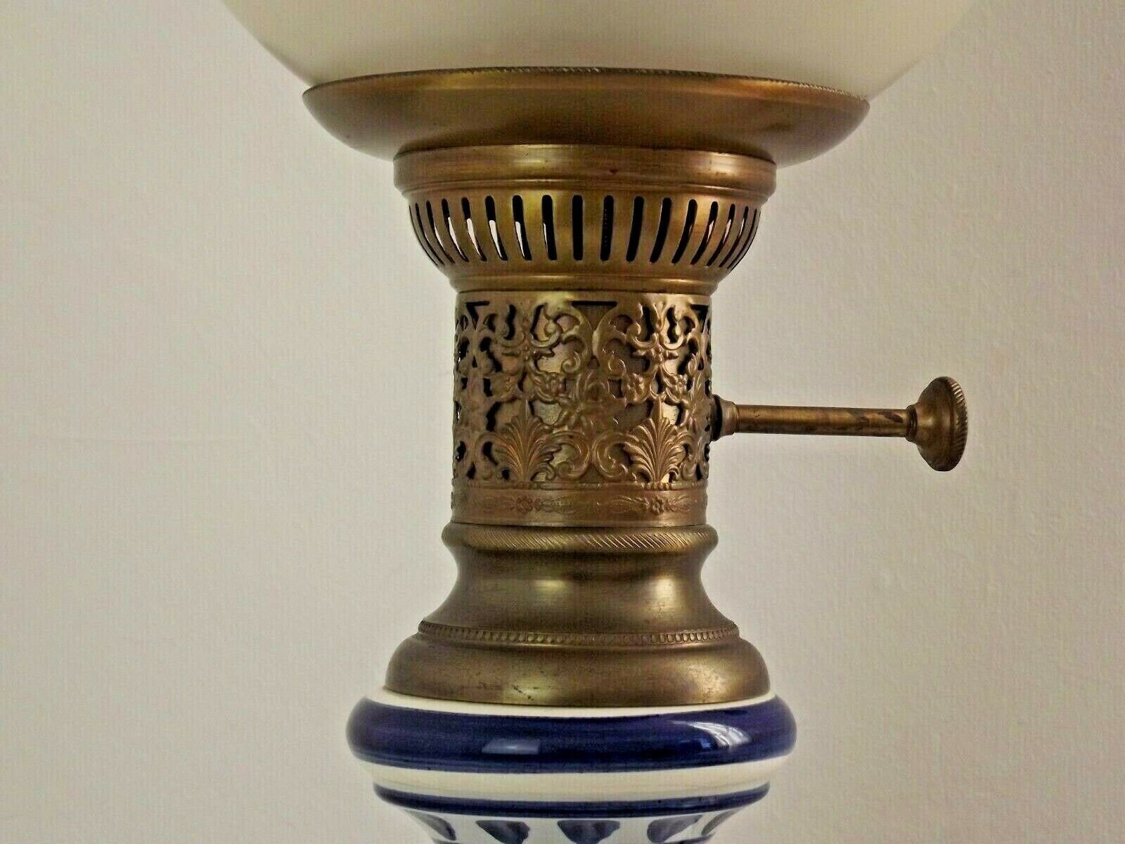 Grande lampe de table style lanterne de campagne française, peinte à la main, avec abat-jour en verre   Luminaire français vintage. Lampe de campagne française. Pied décoratif. photo buy