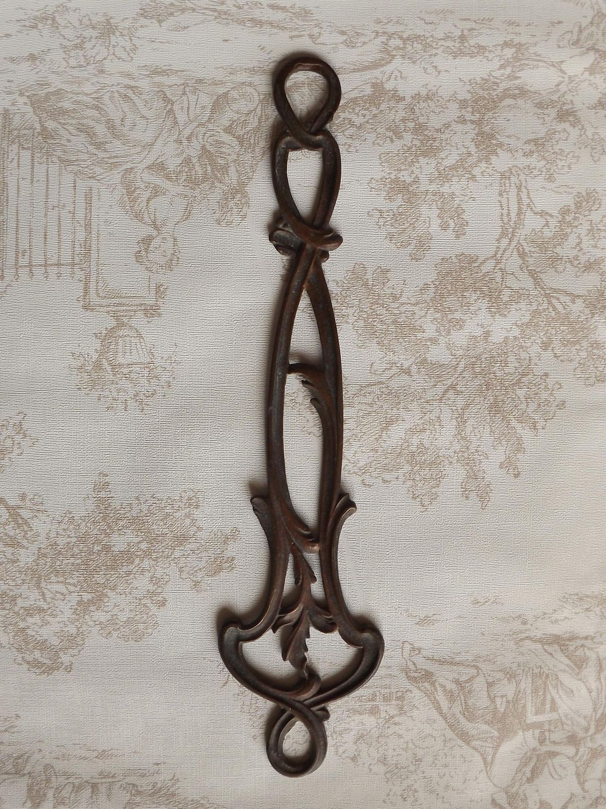 photo for sale Set van 3 Art Nouveau antiek bronzen grote kroonluchter hangschakels – Frans antiek verlichtingsonderdeel. Krul- en bladmotief. Kroonluchterrestauratie.