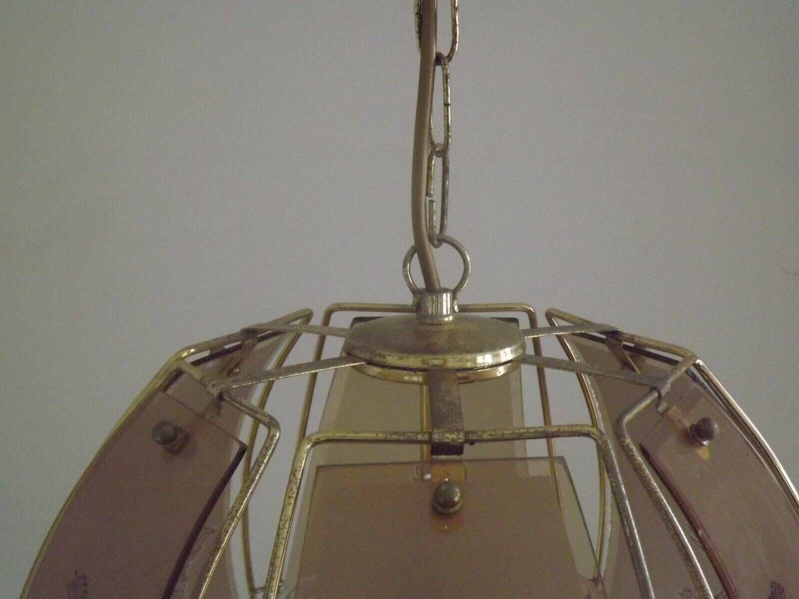 photo for sale Vintage Franse Plafondlamp Met Goudkleurig Metalen Frame, 3 Fittingen En 6 Bloemmotief Panelen Van Amberkleurig Glas — Vintage Franse Lamp. Glazen Paneellamp. Distel Bloemmotief.