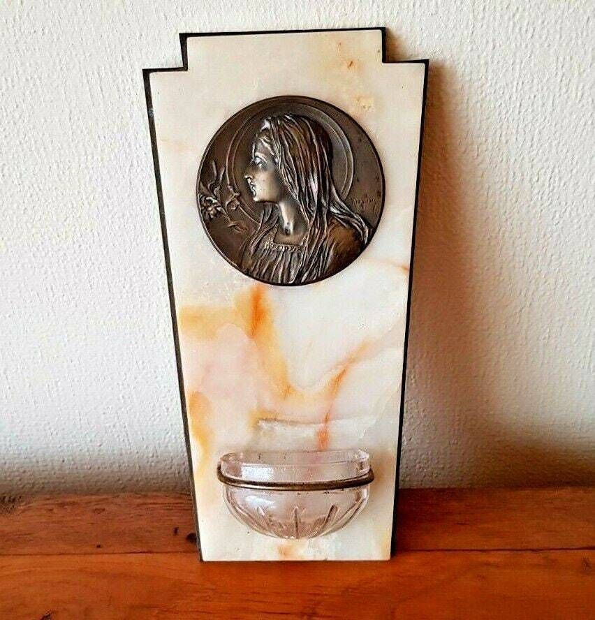 Franse art deco marmeren wijwaterbak – bronzen Maria-plaquette, gesigneerd Ruffony | Frans antiek | Religieuze wijwaterbak | Wandmodel photo furniture