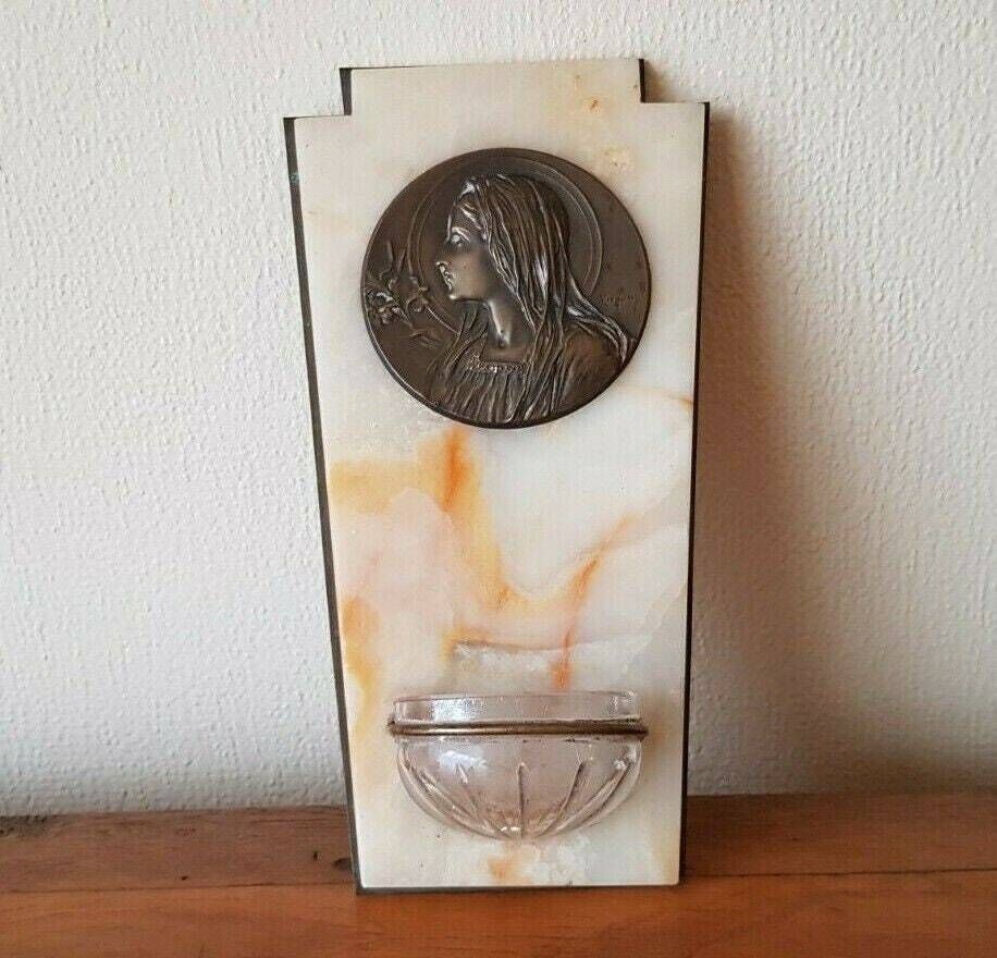 Franse Art Deco Marmeren Wijwaterbak – Bronzen Maria Plaquette, Gesigneerd Ruffony | Frans Antiek | Religieuze Wijwaterbak | Wandmodel photo for sale