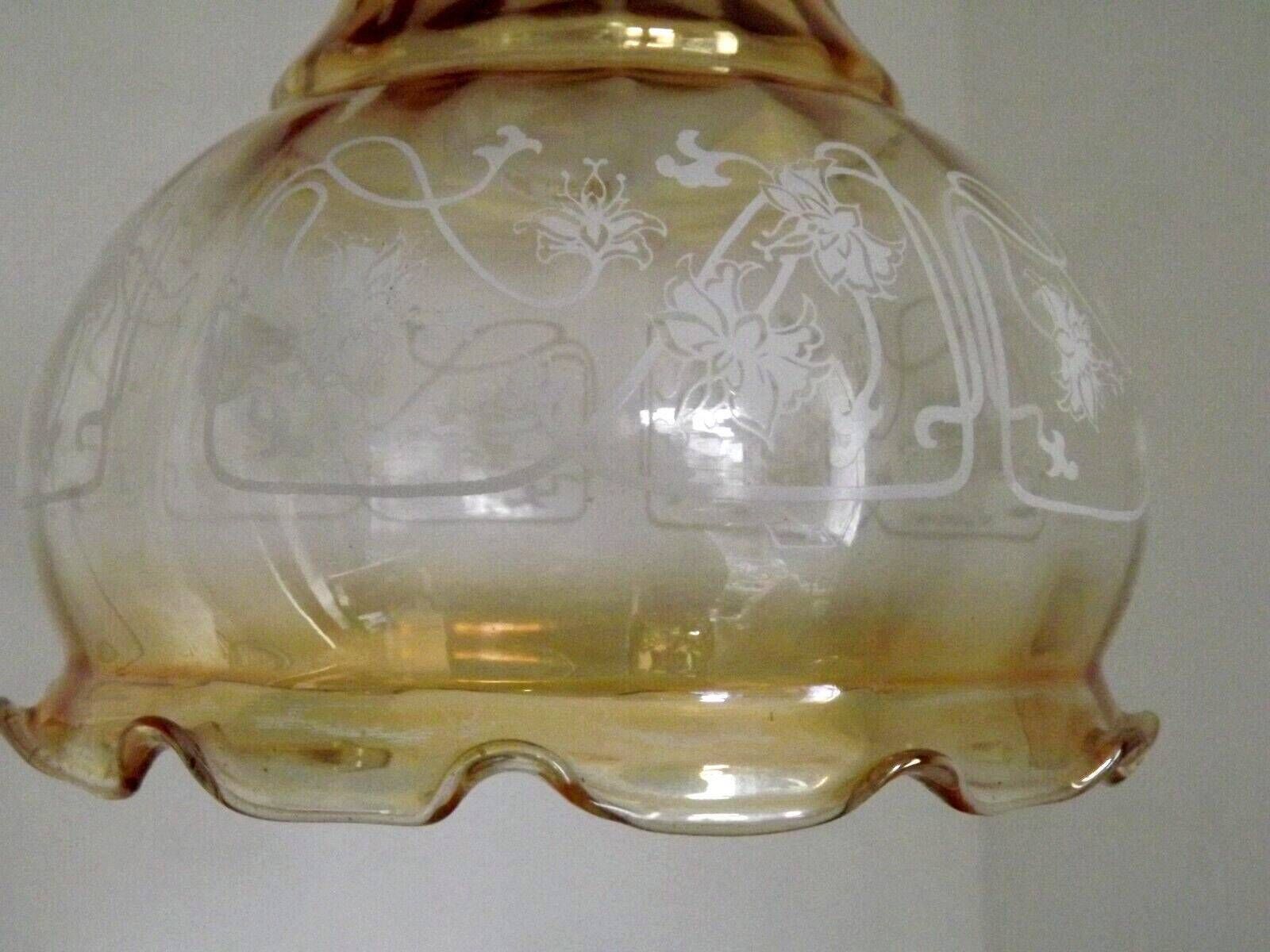 Plafonnier vintage français en verre ambré signé Vianne, élégance florale à bord festonné - Luminaires vintage français. Plafonnier signé. photo vintage