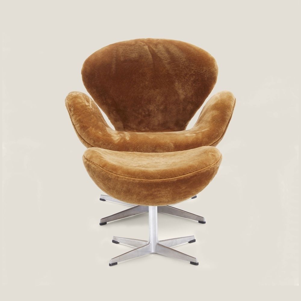 Swan Armchair & Ottoman – Arne Jacobsen photo furniture